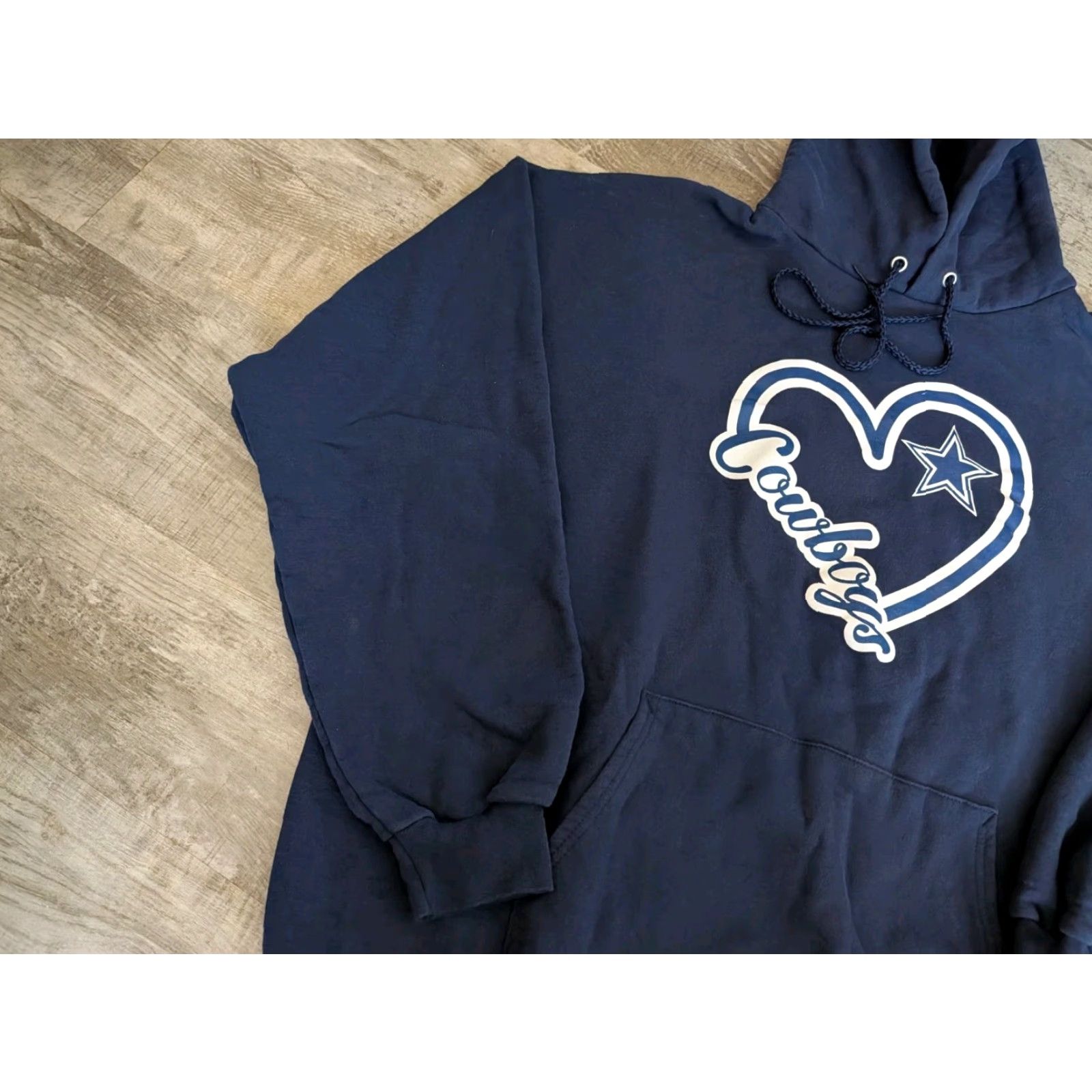 Hanes VINTAGE Hanes Dallas Cowboys Hoodie Navy Blue XL Men Pullover Hooded Graphic Logo Heart Print Crewneck Cotton Fleece Pockets.Mens Size US XL / EU 56 / 4 - 4 Thumbnail