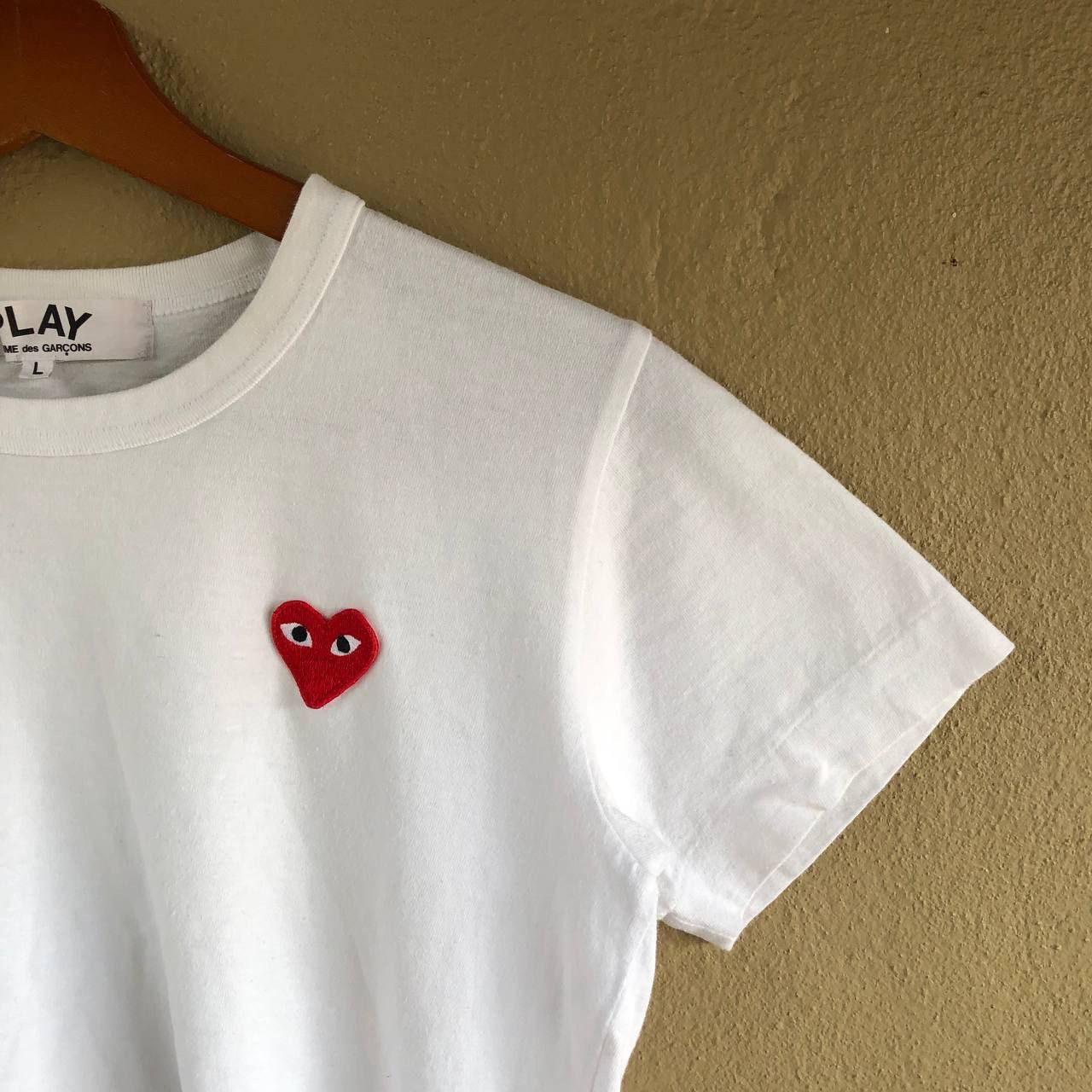 Comme des Garcons PLAY Rare Distressed Comme Des Garcons Play Small Logo Tees Size US XS / EU 42 / 0 - 3 Thumbnail