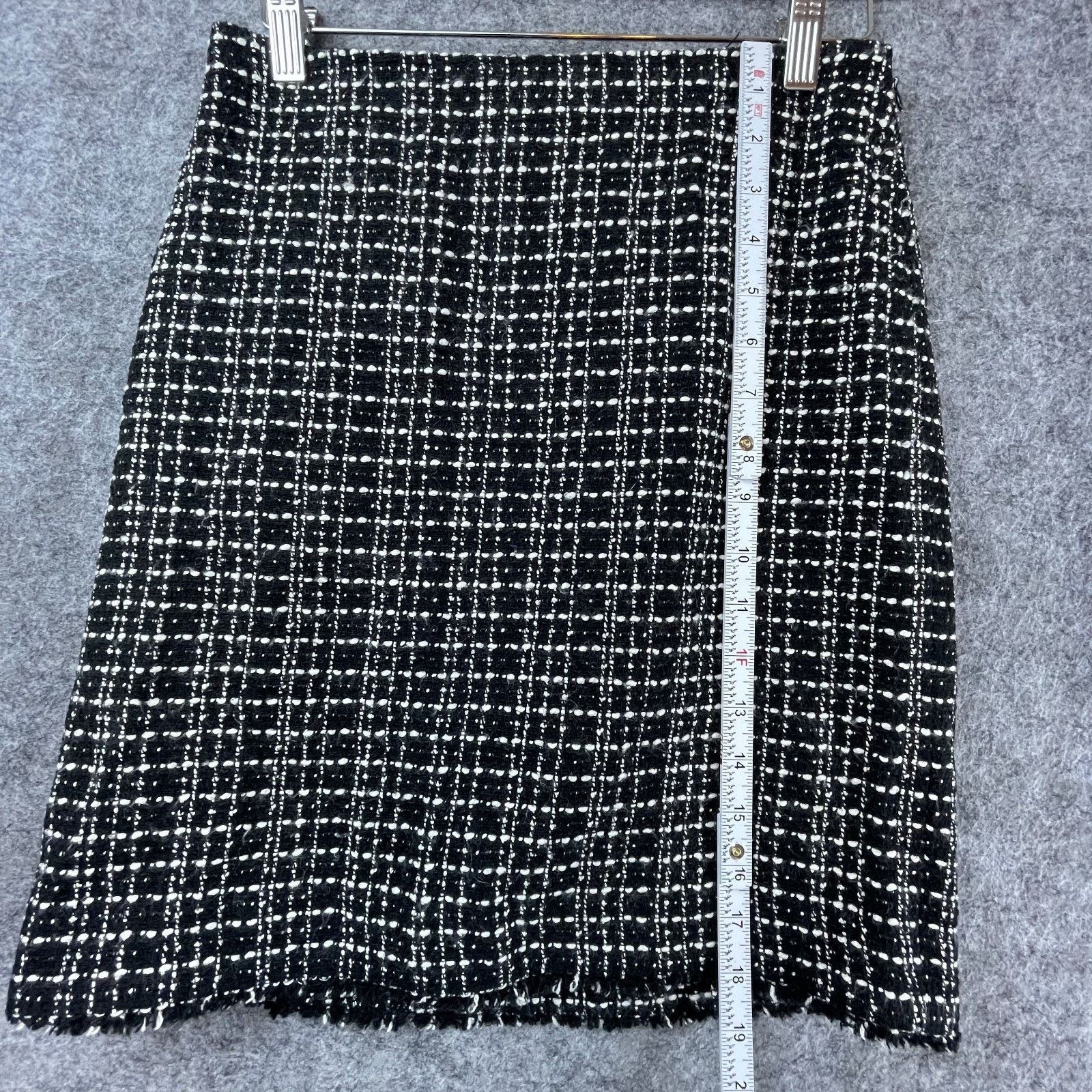 Ann Taylor Ann Taylor Skirt Womens 0 Black Plaid Boucle Tweed Old Money Size 25" / US 0 / IT 36 - 4 Thumbnail