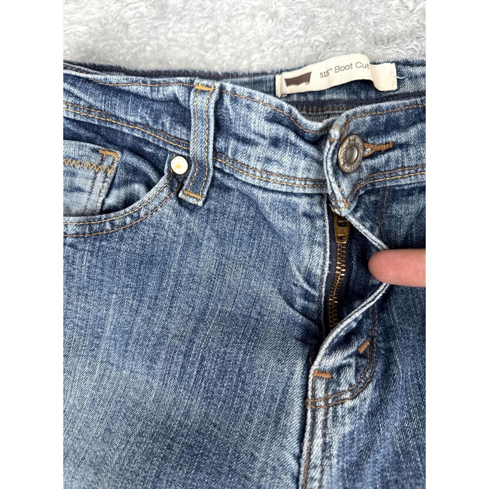 Levi's Levi's 515 Bootcut Jeans Womens 6 Blue Medium Wash Mid Rise Stretch Denim 28x32 Regular Jeans Women's 515 Boot Cut Blue Medium Wash 28x32 Mens? Size 28" / US 6 / IT 42 - 5 Thumbnail