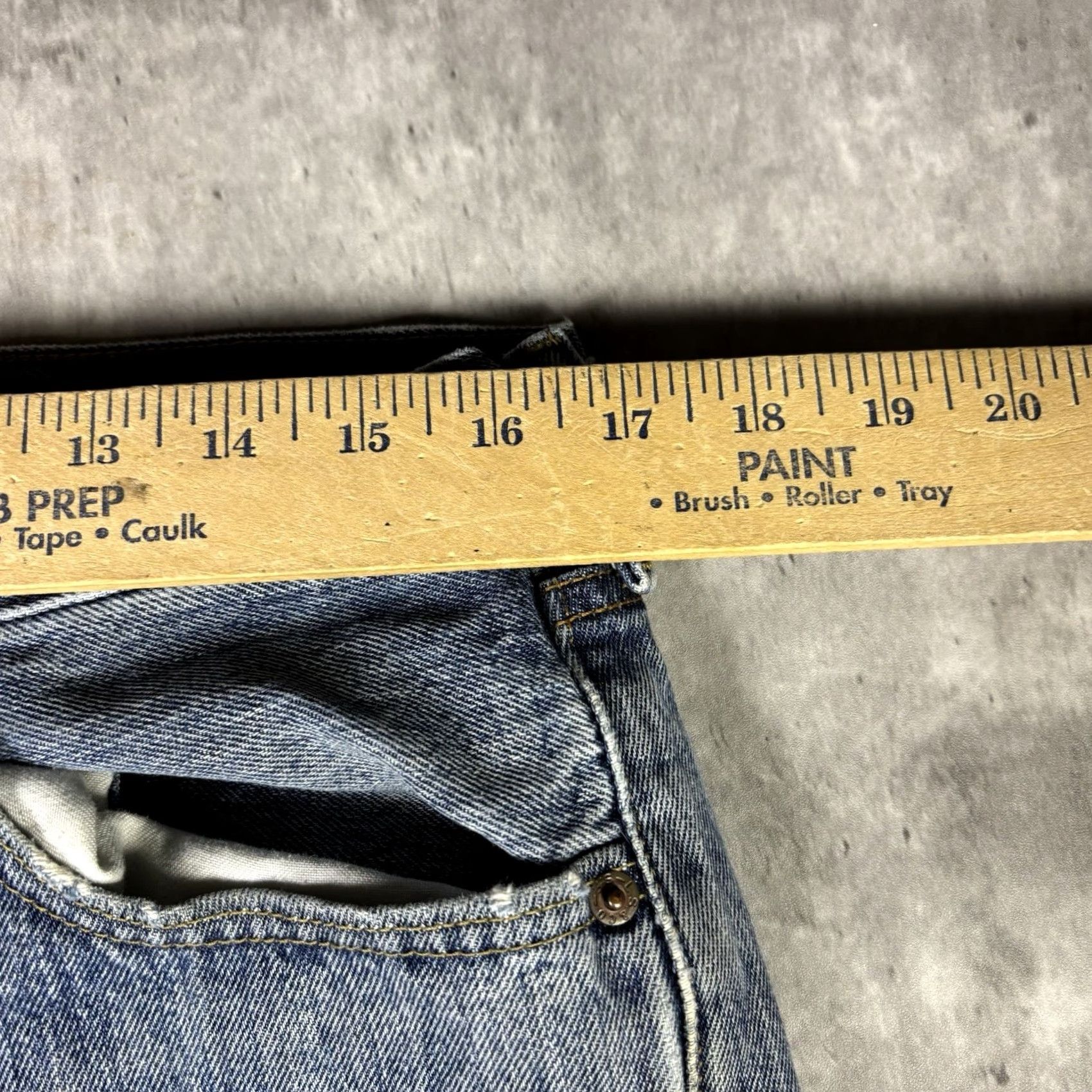 Levi's VINTAGE Levis 501 Jeans Blue Denim Straight Leg Button Fly Adult 34x30 Mens Jeans Regular 34x30 USA Size US 34 / EU 50 - 3 Thumbnail