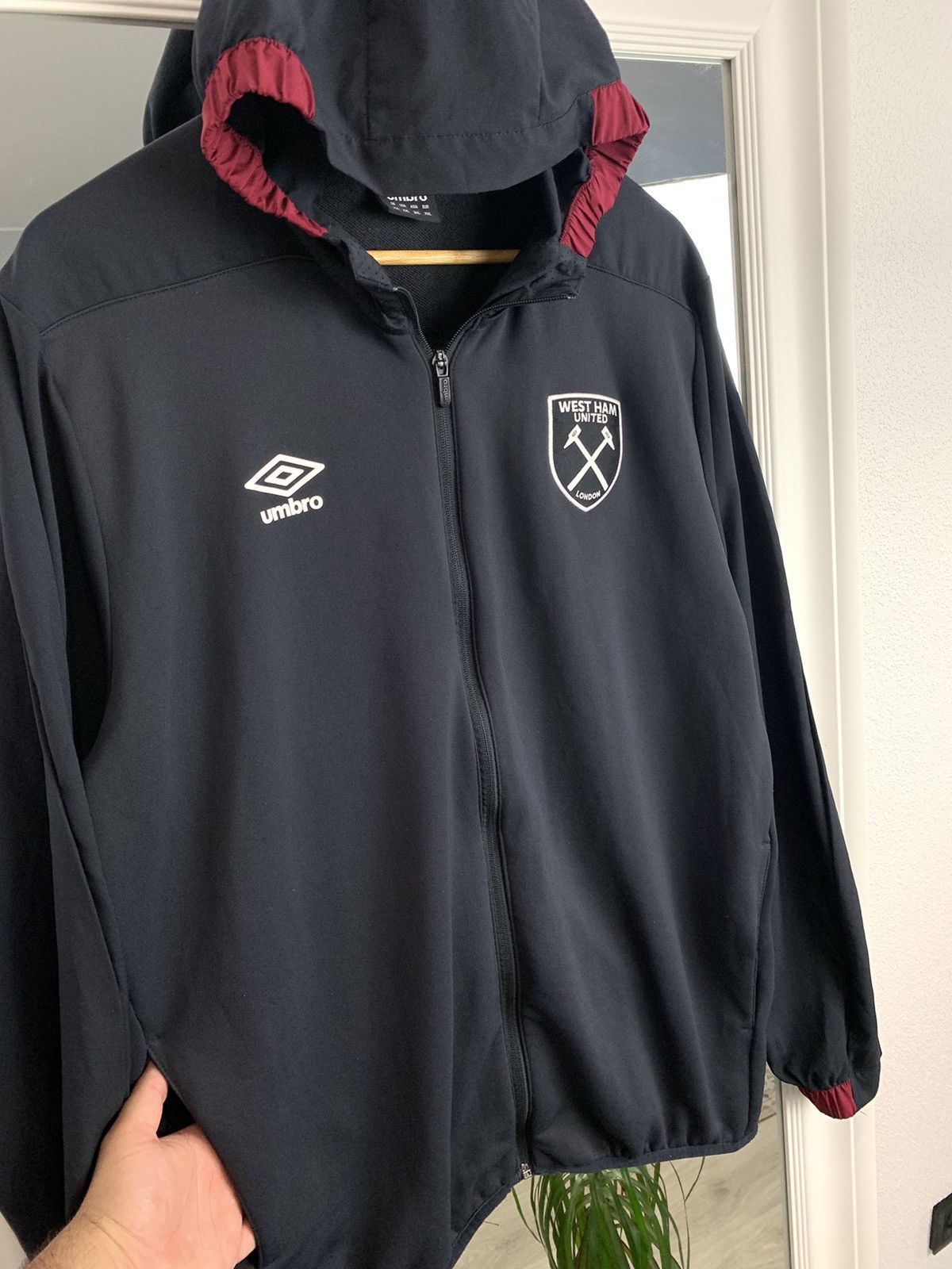 Umbro West Ham Soccer Jersey Zip Hoodie Black Size: XXL