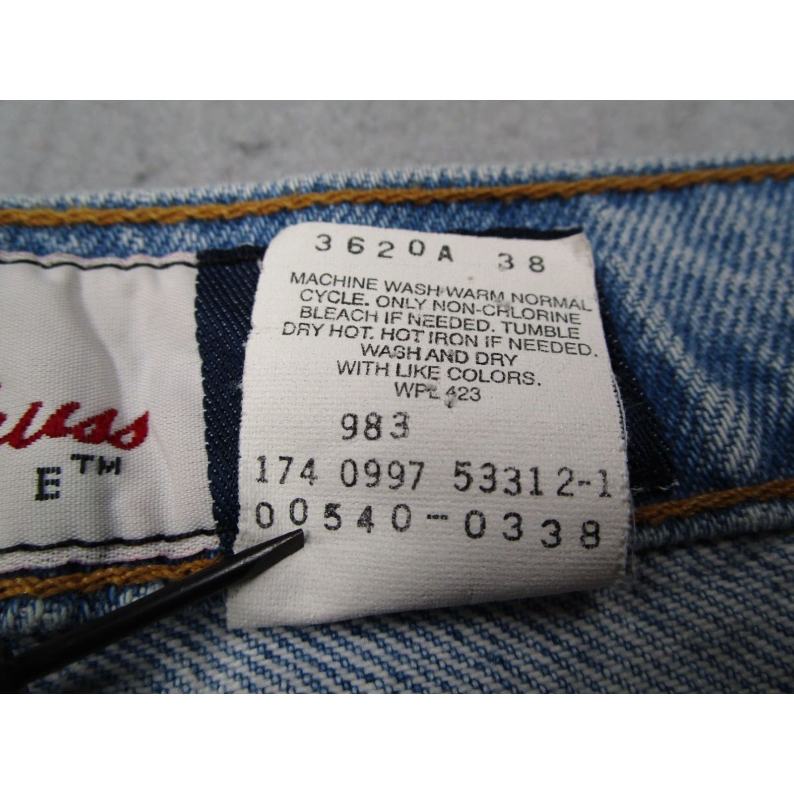 Levi's VINTAGE Levi's Jeans Mens 38 Blue 540 Relaxed Fit Denim Made in Mexico 38x30 Size US 38 / EU 54 - 4 Thumbnail