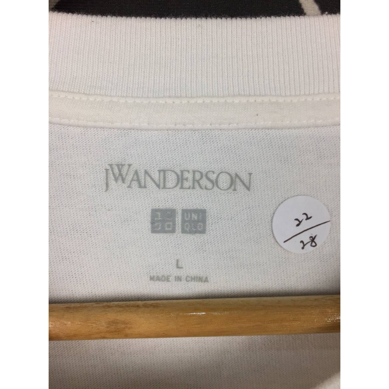 JW Anderson × Uniqlo JW Anderson X Uniqlo Flower Embroidered Logo Tee Size US L / EU 52-54 / 3 - 9 Thumbnail