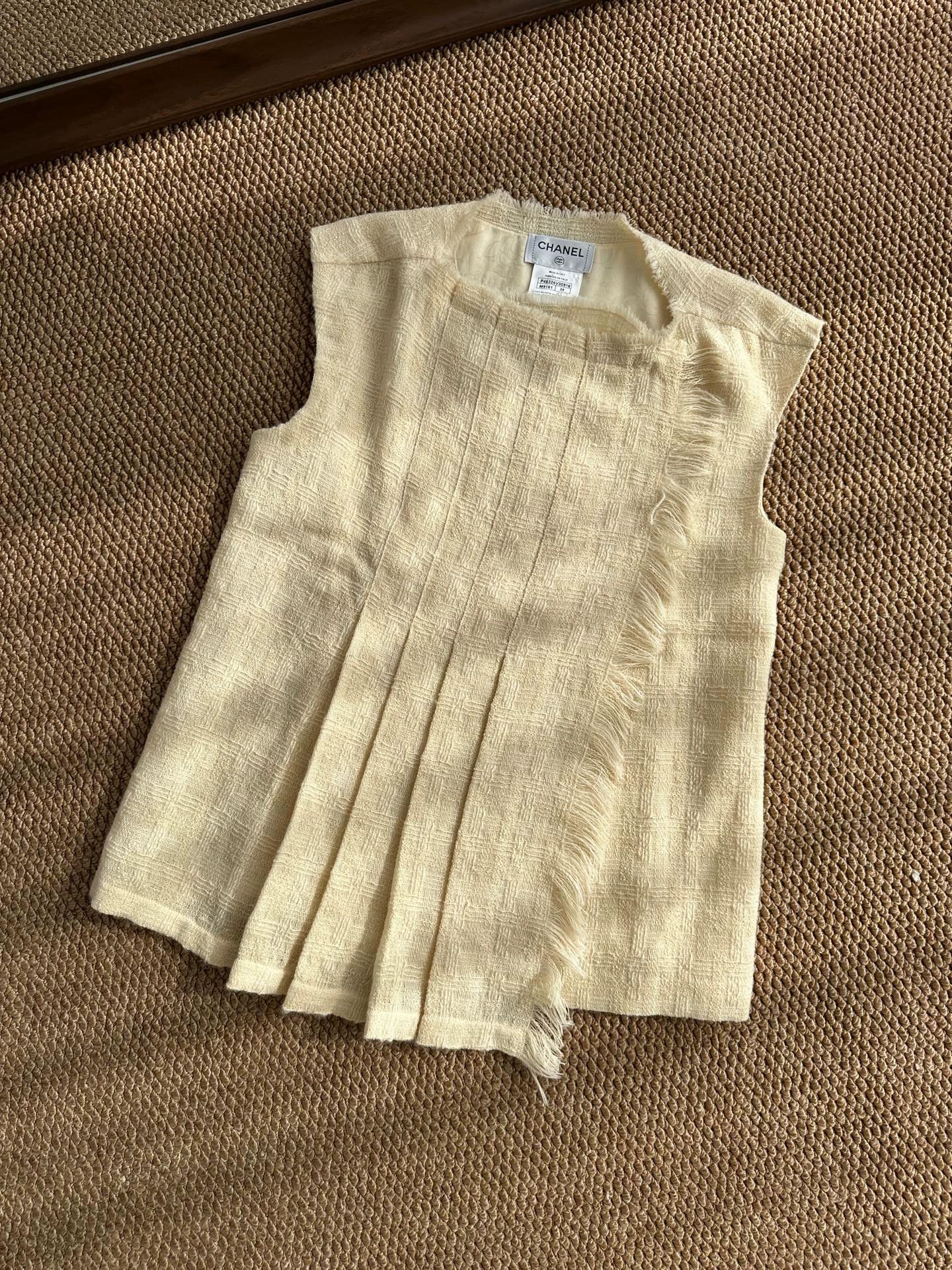 Chanel Chanel Women's Cream Tweed Wool Silk Fringe Vest Size S / US 4 / IT 40 - 3 Thumbnail