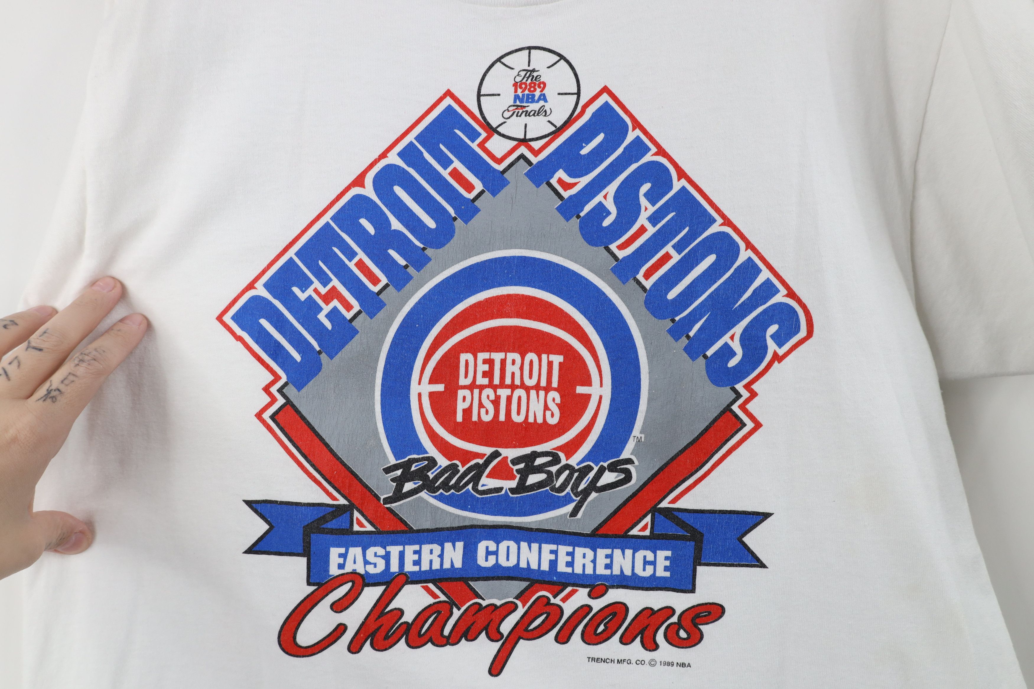 Vintage Vintage 80s Champs Pistons Basketball Bad Boys T-Shirt USA Size US L / EU 52-54 / 3 - 4 Thumbnail