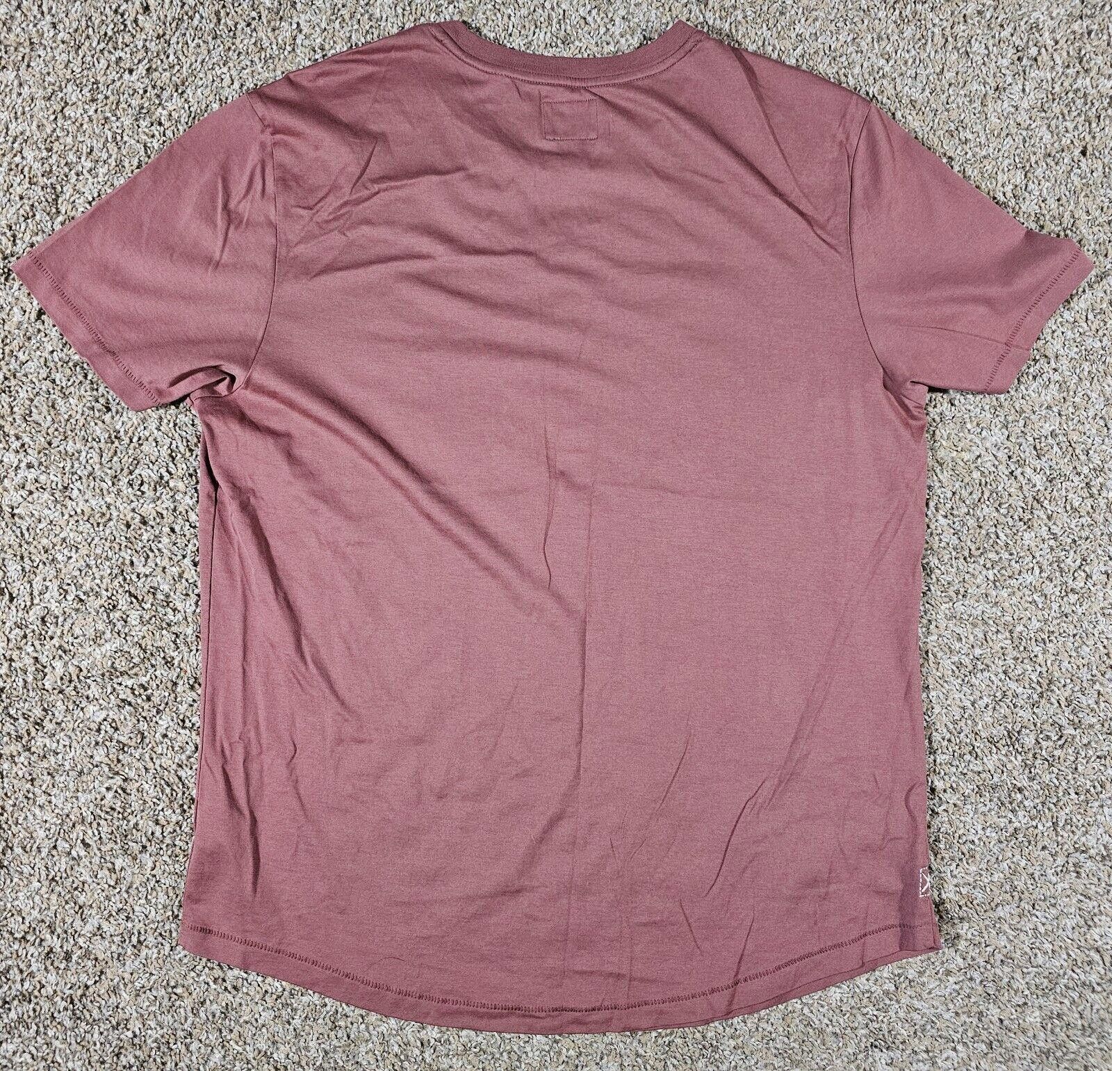 Designer CUTS curve hem mens XL Pima cotton shirt Red Size US XL / EU 56 / 4 - 7 Thumbnail