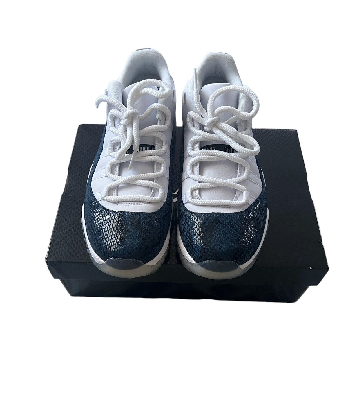 Jordan Brand Nike Air Jordan 11 Retro Low LE (GS) Size US 8 / EU 41 - 6 Thumbnail