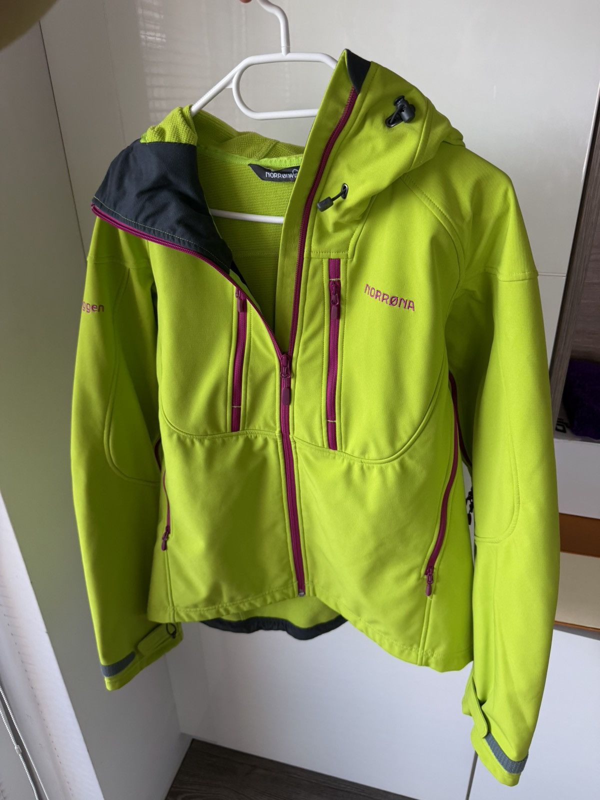 Norrona Norrona Trollveggen Flex3 Birch Tree Green Woman’s Jacket Size L / US 10 / IT 46 - 14 Thumbnail