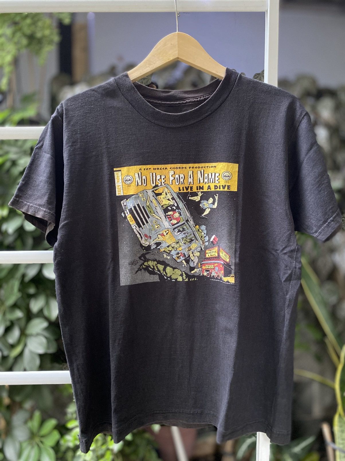 Band Tees no use for a name Size US M / EU 48-50 / 2 - 1 Thumbnail