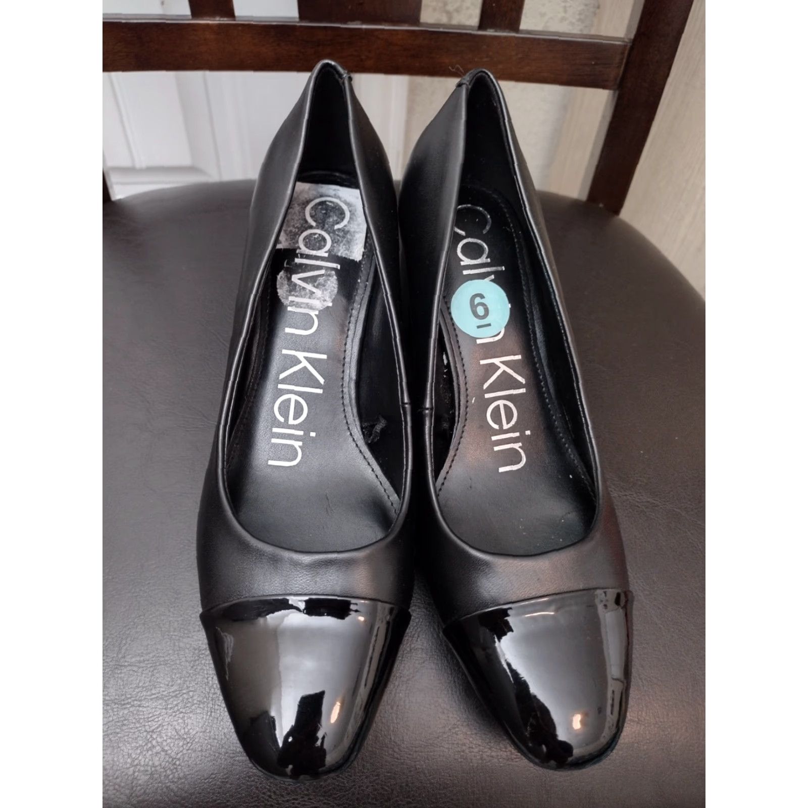 Calvin Klein Calvin Klein Almond Toe Pump Size 9 with Silver and Patent Leather Detail Size US 9 / IT 39 - 2 Thumbnail