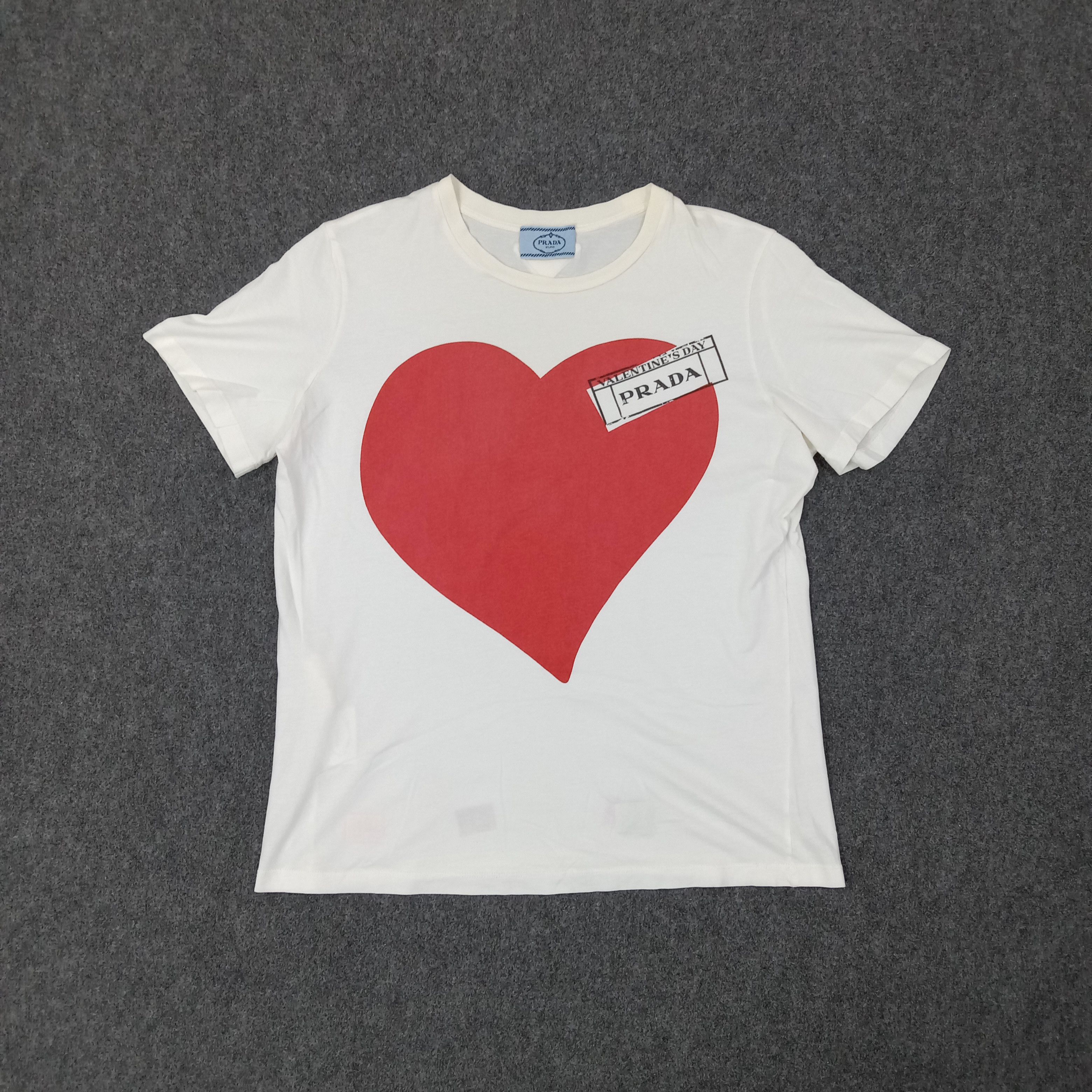 Vintage Prada Italian Brand Love Art Tshirt C259N47 Size US M / EU 48-50 / 2 - 1 Thumbnail