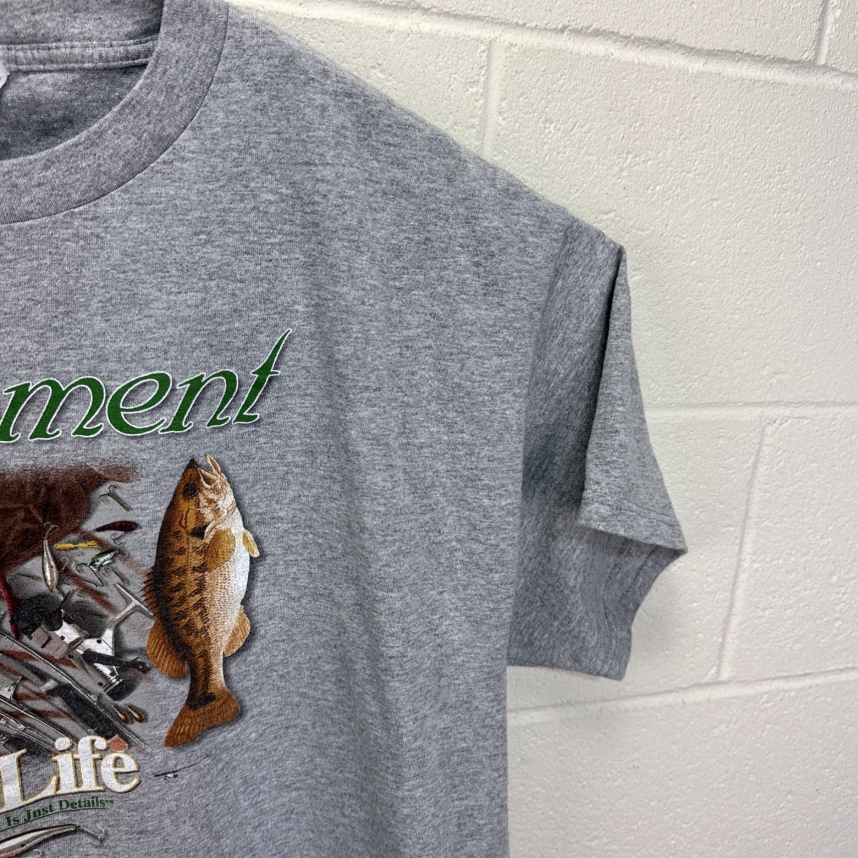 Delta VINTAGE Delta T-Shirt Shirt Men XL Gray Graphic Print Fisherman 2000s Summer Spring Fall Classic Novelty Size US XL / EU 56 / 4 - 6 Thumbnail