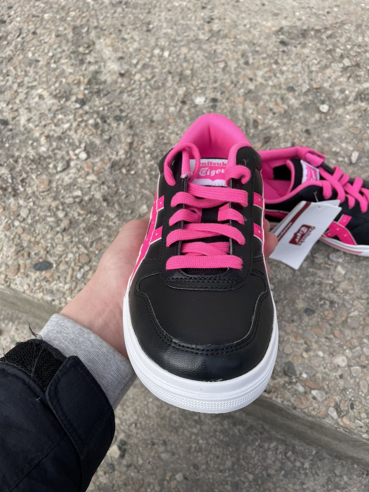 Asics NWB Asics Onitsuka Tiger Black Pink Sneakers EU 39 US 6 Size US 6 / IT 36 - 11 Thumbnail