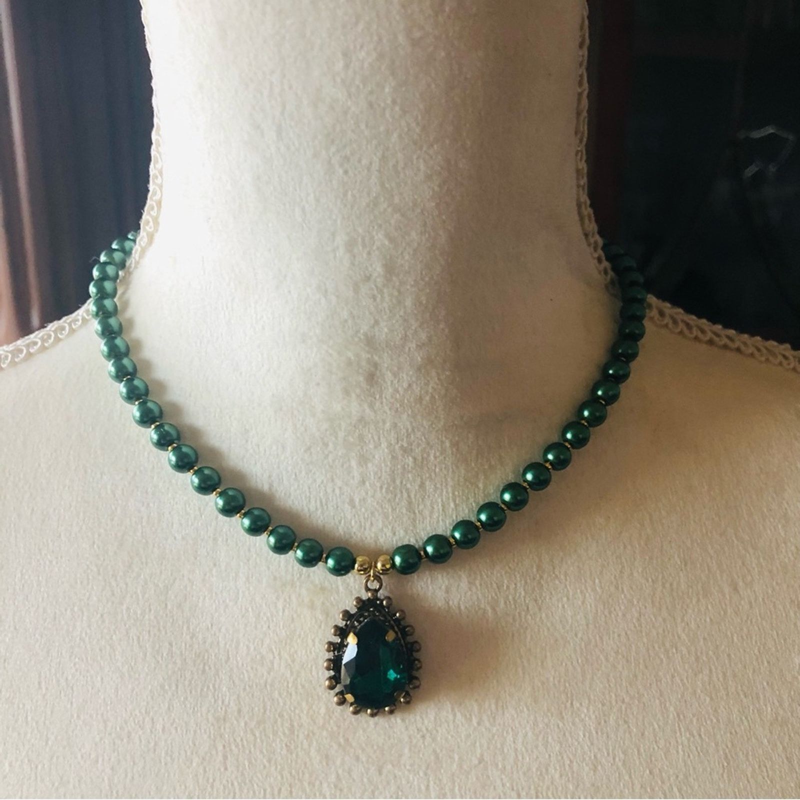Handmade Handcrafted repurpose teardrop emerald stone Pearl necklace Size ONE SIZE - 3 Thumbnail