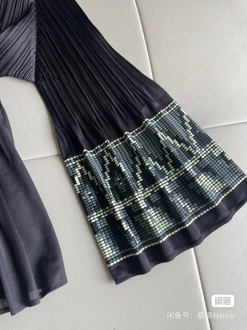 Issey Miyake Issey Miyake size:3 Black pleated skirt Size 42" / US 20 - 3 Thumbnail