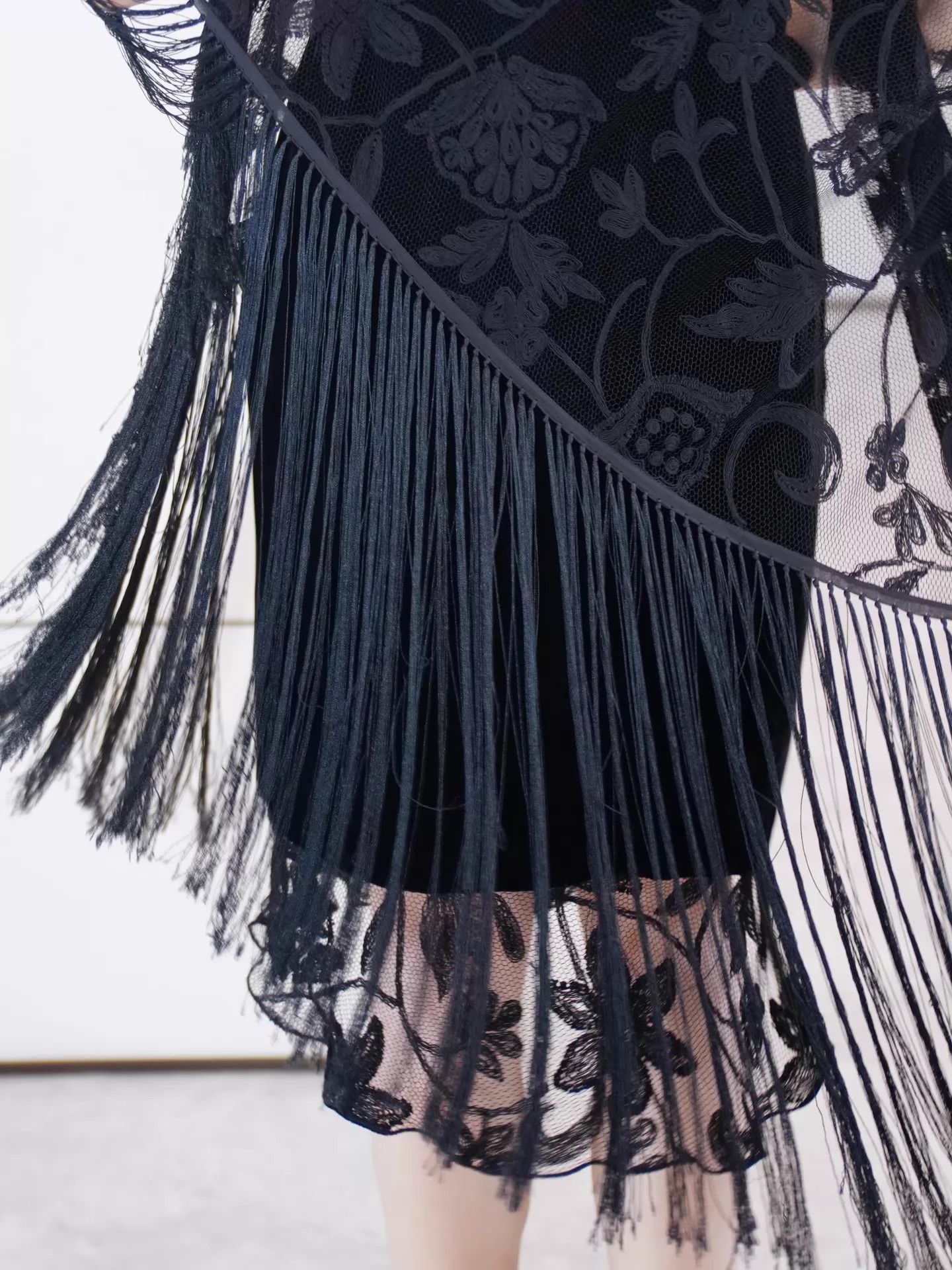 Giorgio Armani Giorgio Armani Velvet-Lace Tassel Dress Shawl (it42 / M-L) Size M / US 6-8 / IT 42-44 - 6 Thumbnail