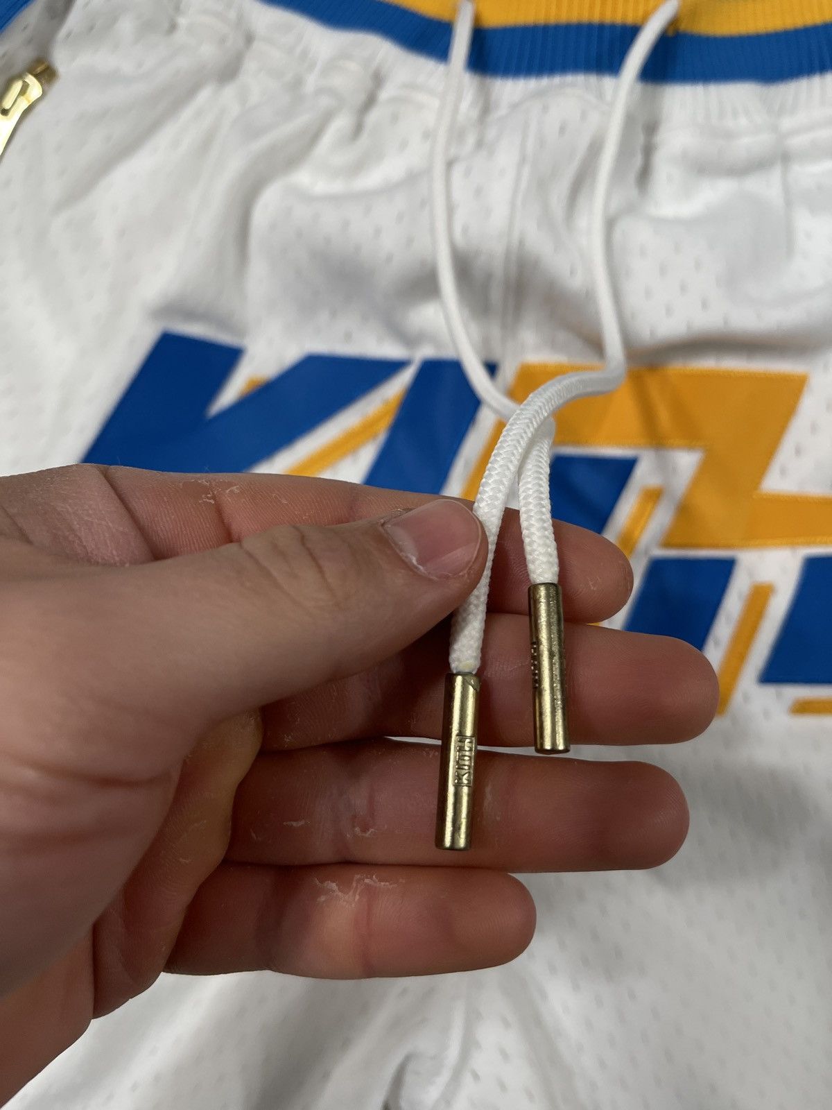 Just Don × Kith × Mitchell & Ness Kith Mitchell and Ness NBA LA GSW Basketball Shorts Size M Size US 32 / EU 48 - 3 Thumbnail
