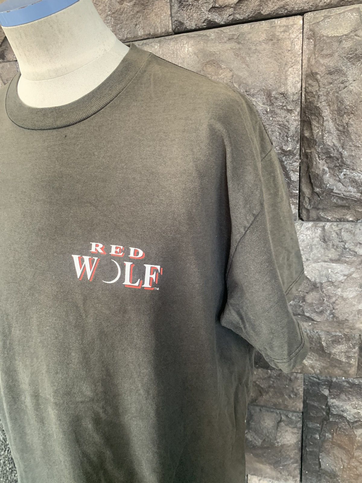 Vintage Vintage 90s Red Wolf Action Horror Movie Promo T shirt Size US L / EU 52-54 / 3 - 4 Thumbnail