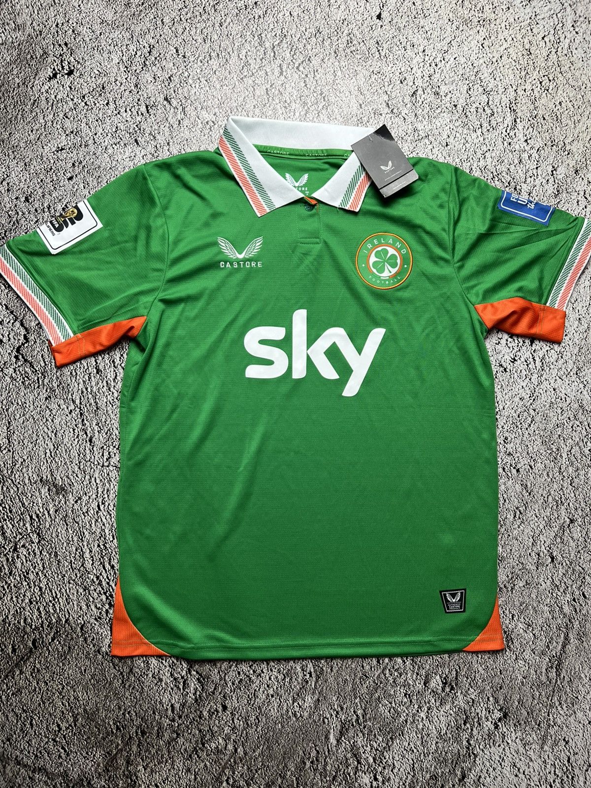 Castore NWT‼️2025/2026 Ireland 🇮🇪 Castore sky football jersey new Size US M / EU 48-50 / 2 - 1 Thumbnail