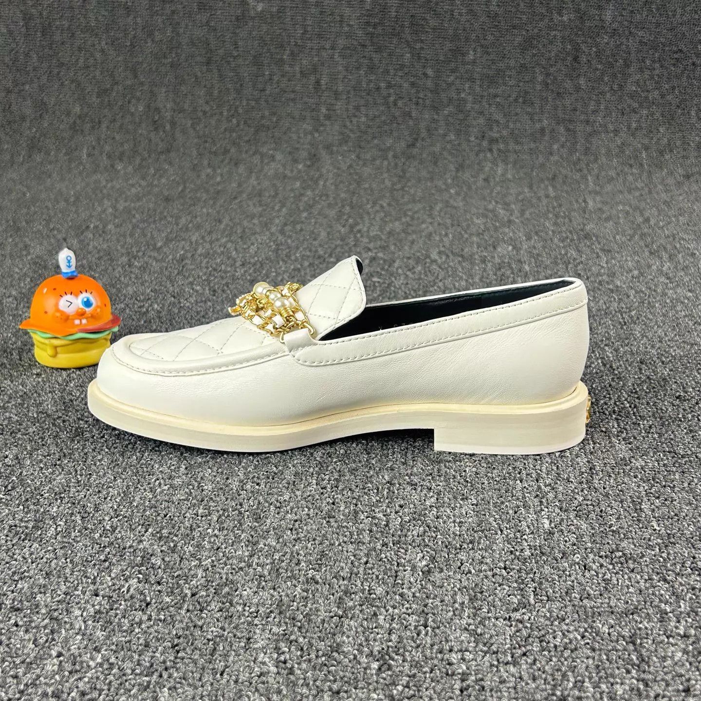 Chanel CHANEL White Pearl CC Lock Chain Loafer 36.5 Size US 6 / IT 36 - 3 Thumbnail