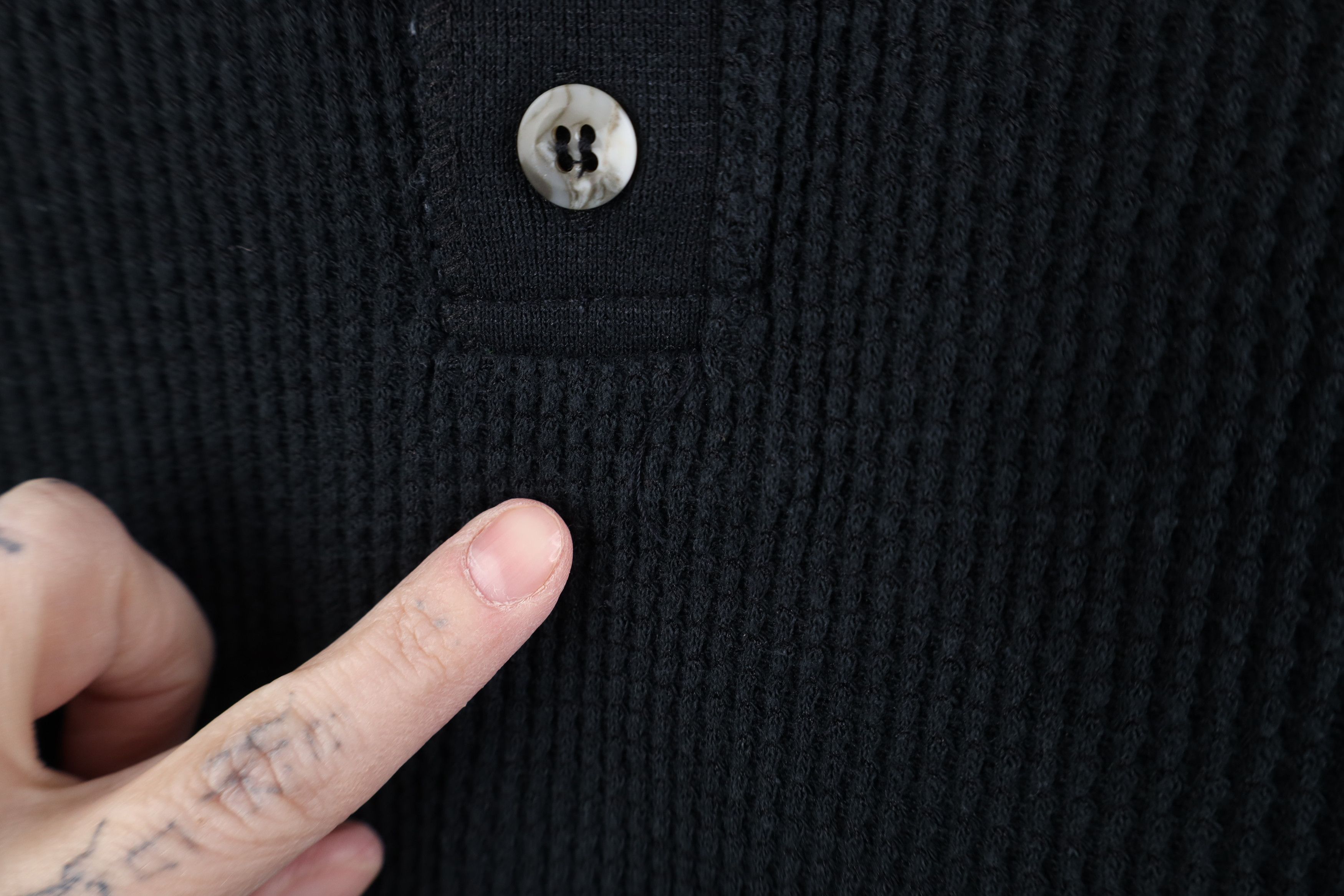 Vintage Vintage 90s Y2K Streetwear Waffle Knit Henley T-Shirt Black Size US M / EU 48-50 / 2 - 4 Thumbnail