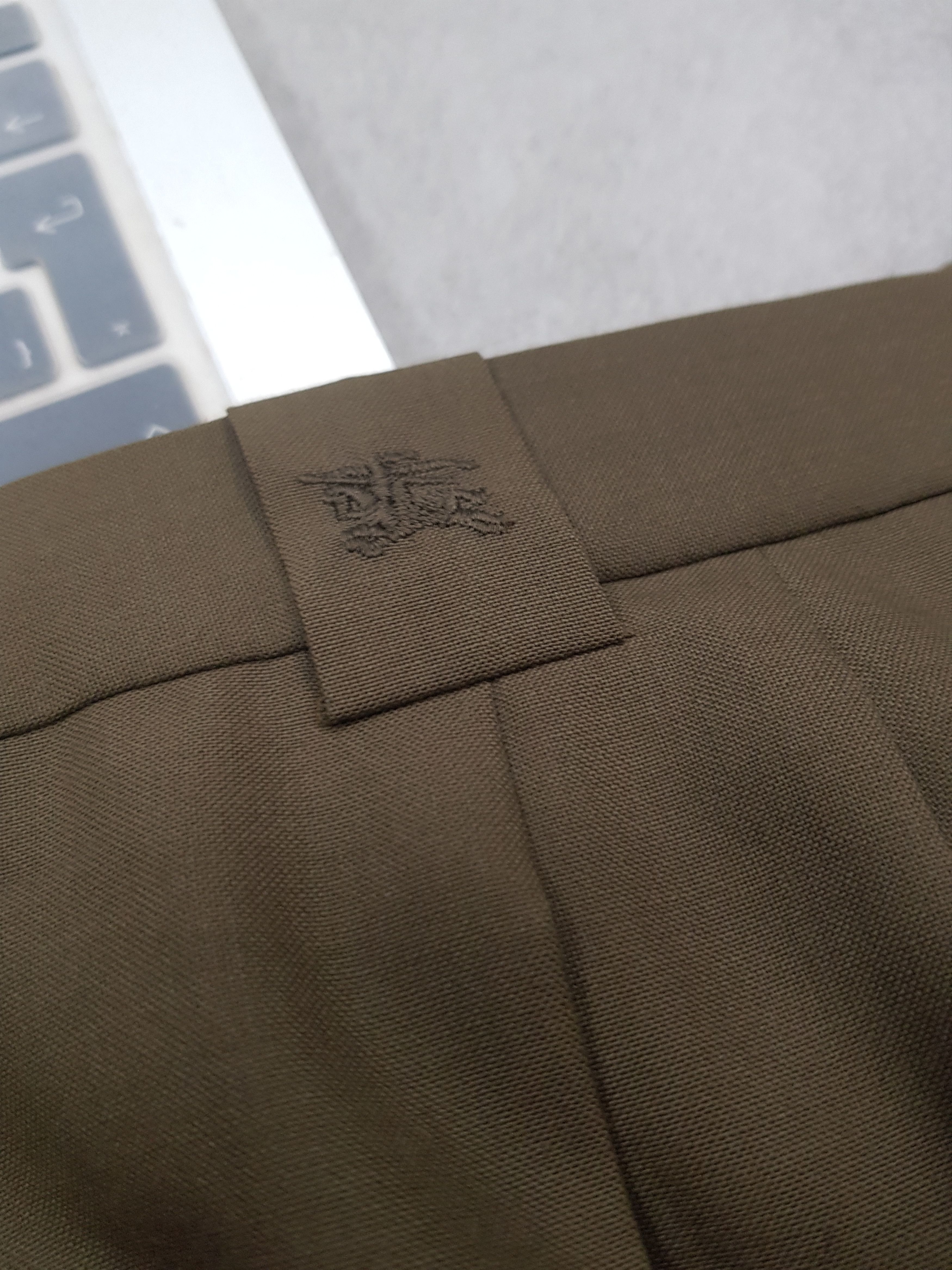Burberry × Designer × Vintage OG burberry Vintage Green Wide leg pleated chino Trousers Size US 34 / EU 50 - 9 Thumbnail