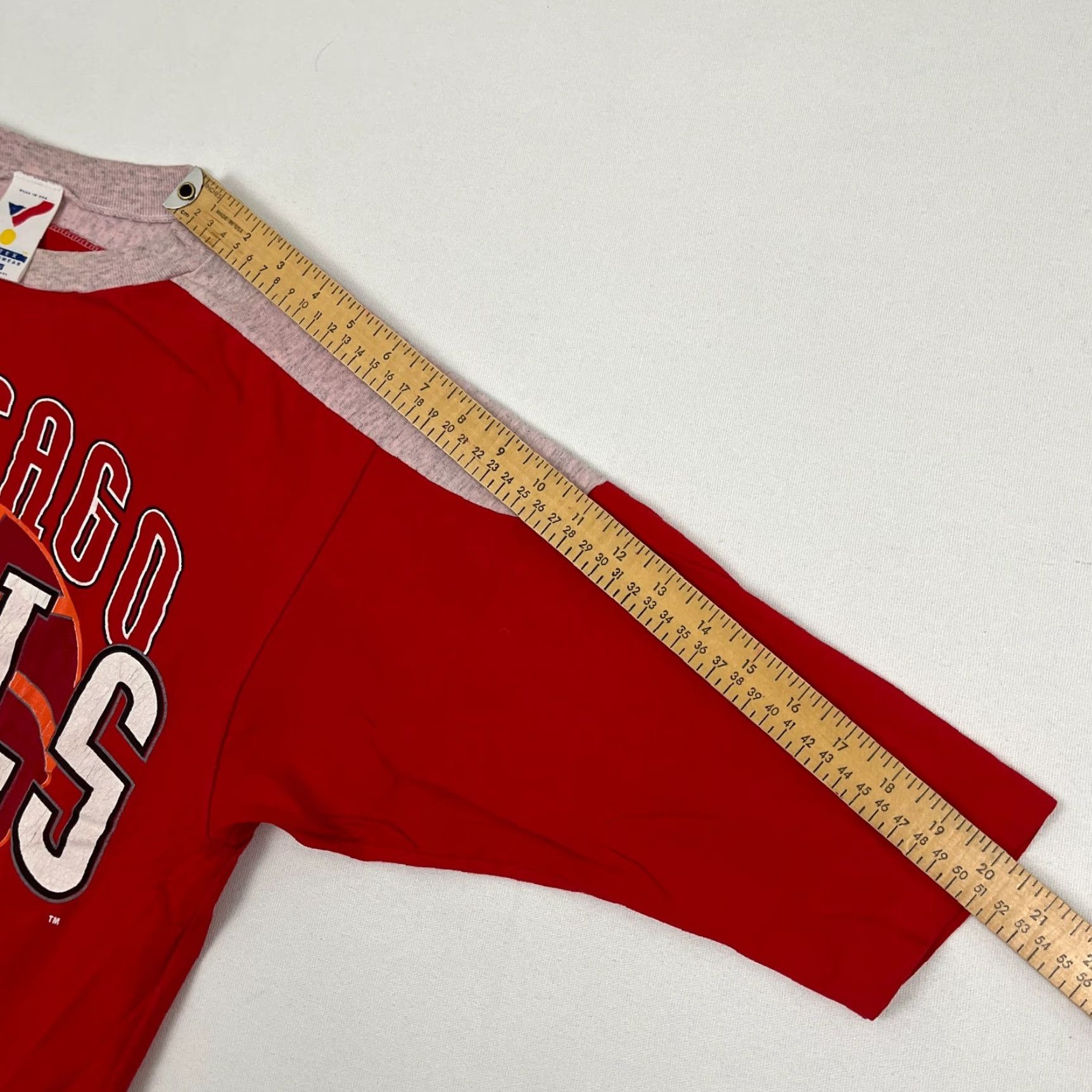 Vintage VTG 90s Chicago Bulls Graphic T-Shirt Mens M/L Retro Throwback USA Shirt Adult M Red Cotton Logo 3/4 Sleeve Crew Neck Sports 90s Mens Size US M / EU 48-50 / 2 - 7 Thumbnail