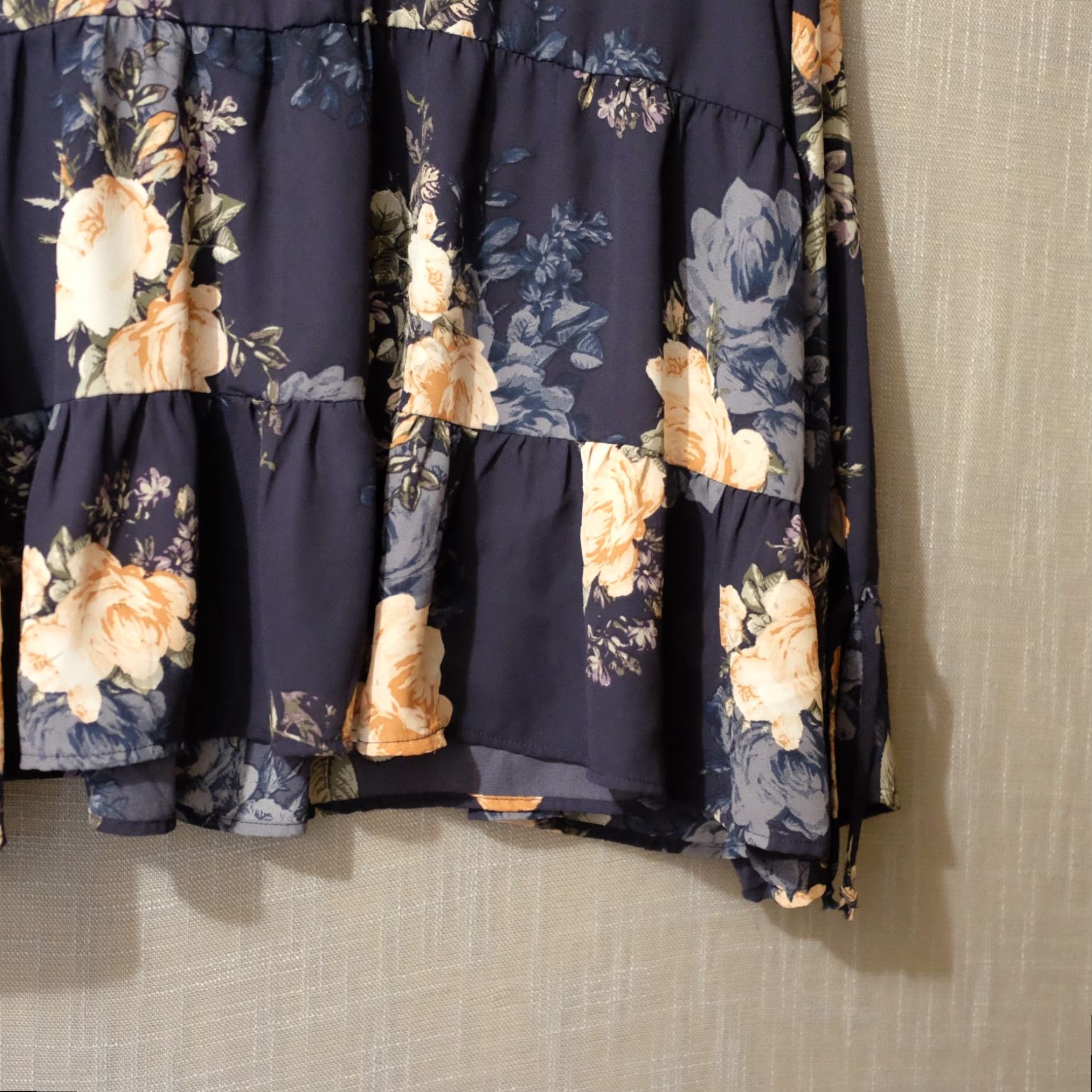 Vintage VINTAGE Maurices Navy Floral Long Bell Sleeve Sheer Top Lightweight Womens XXL #A2-5 Size XXL / US 16-18 / IT 52-54 - 4 Thumbnail