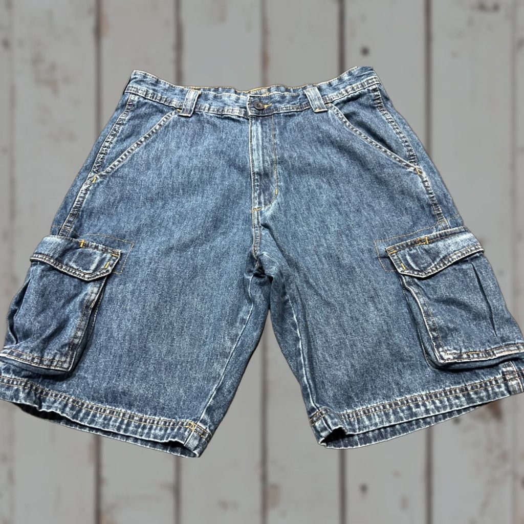 Wrangler Wrangler Cargo Shorts Denim Blue 32 Men Medium Rise Pockets Classic 9.5 Inseam Regular Size US 32 / EU 48 - 1 Thumbnail