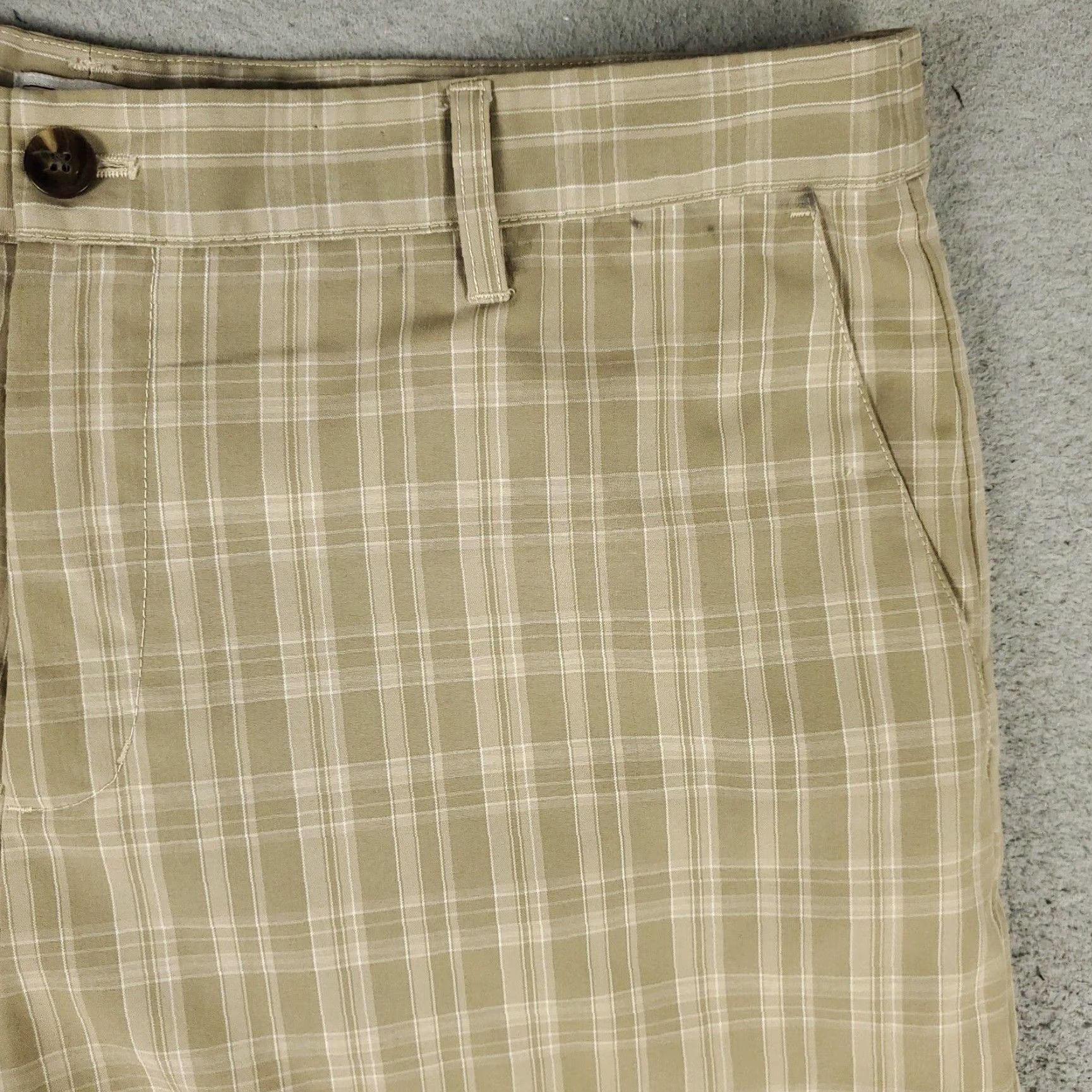 Nike VINTAGE Nike Men's Chino Shorts Size 36 Beige Plaid Flat Front Casual Summer Authentic Size US 36 / EU 52 - 3 Thumbnail