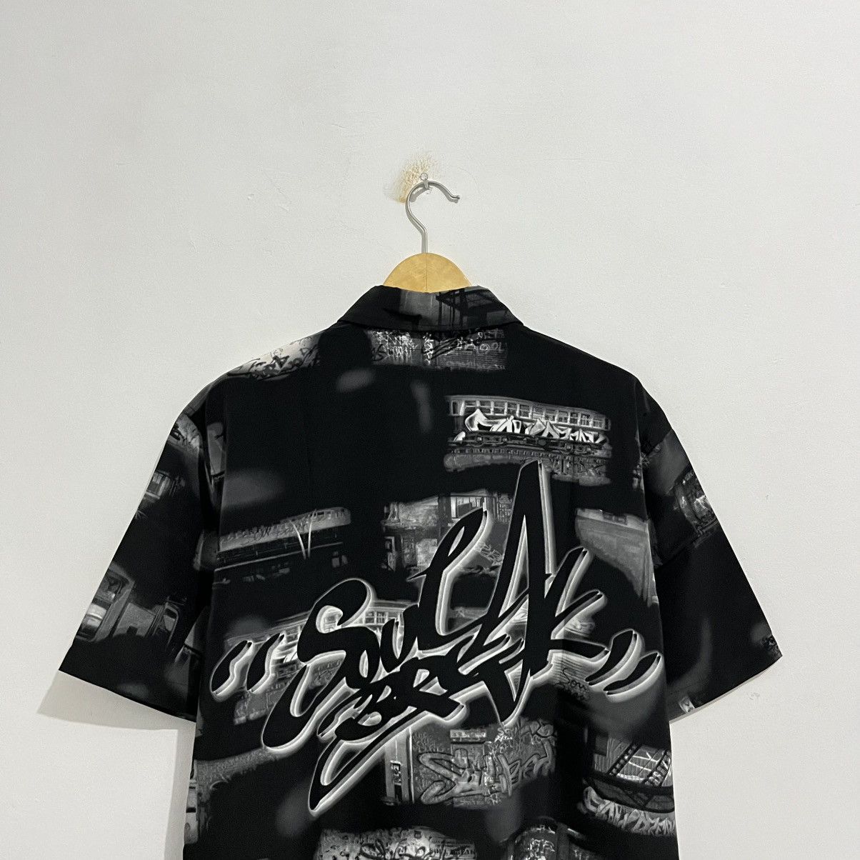 Japanese Brand Southpole Grafity Button Up - JUN25 Size US XL / EU 56 / 4 - 10 Thumbnail