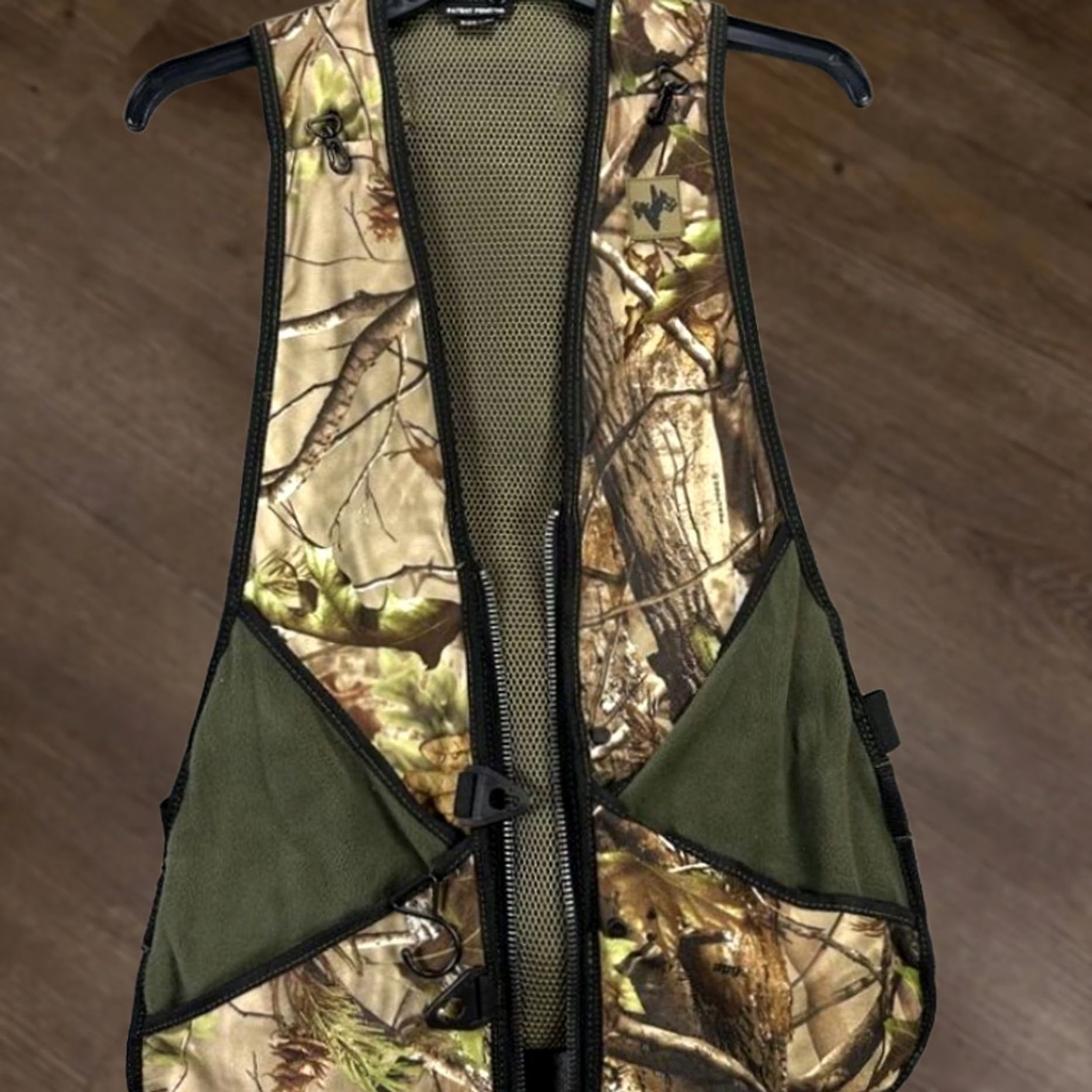 Realtree Realtree Camo Vest Mens L/XL Outdoor Hunting Amour Ammunition Zip Pocket Breathable Softshell Camouflage Logo Vest 2-tone Green Mens Size US L / EU 52-54 / 3 - 1 Thumbnail
