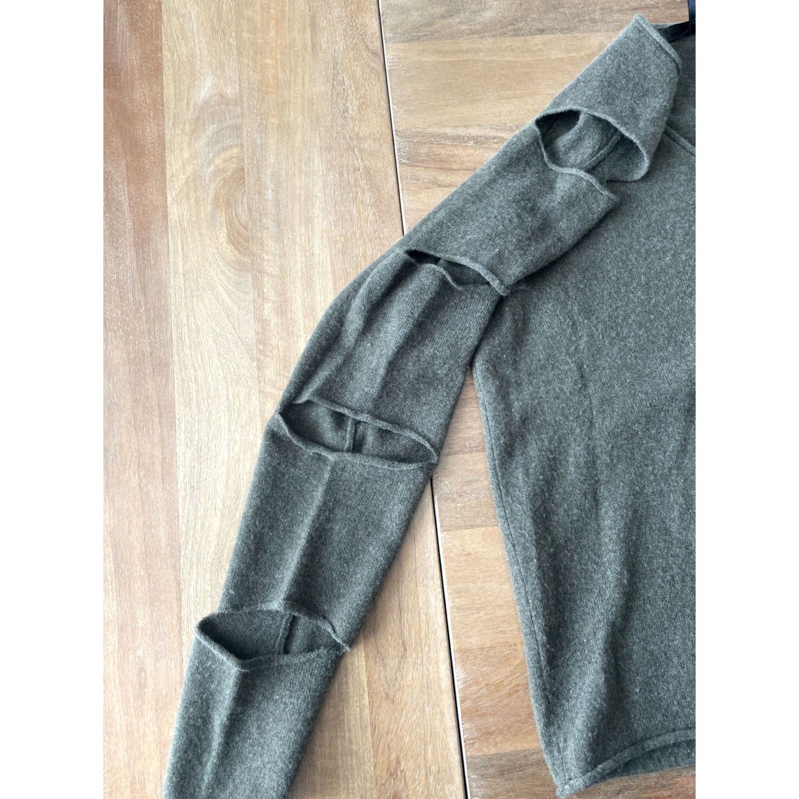 AQUA Aqua Sweater Women's Medium Green 100% Cashmere Cold Shoulder Cut Out Sleeves Size M / US 6-8 / IT 42-44 - 4 Thumbnail
