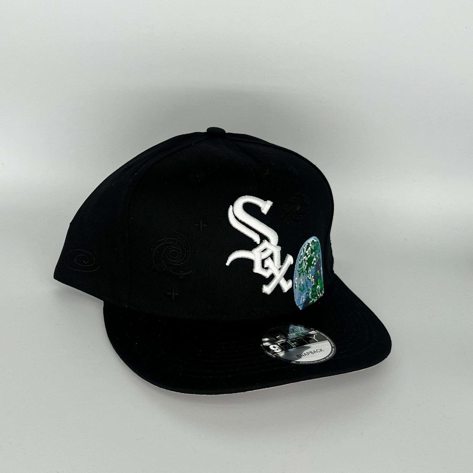 New Era Black Chicago White Sox Globe Patch New Era MLB 9Fifty Hat Size ONE SIZE - 1 Thumbnail