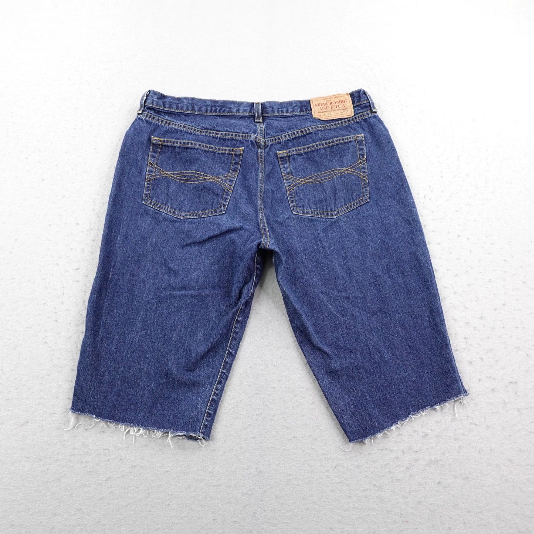 Abercrombie & Fitch VINTAGE Abercrombie & Fitch Shorts Mens 33 Blue Denim Bermuda Distressed Button Fly 90s Casual Travel Size US 33 - 5 Thumbnail
