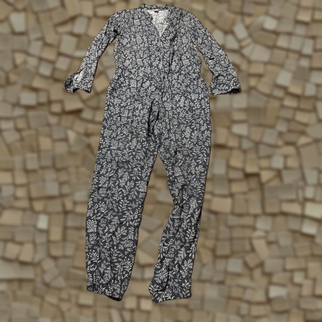 Old Navy Old Navy Romper Women's XS Blue White Floral Long Sleeve One-Piece Pockets Casual Modern (Mens/Womens not applicable) Size XS / US 0-2 / IT 36-38 - 1 Thumbnail