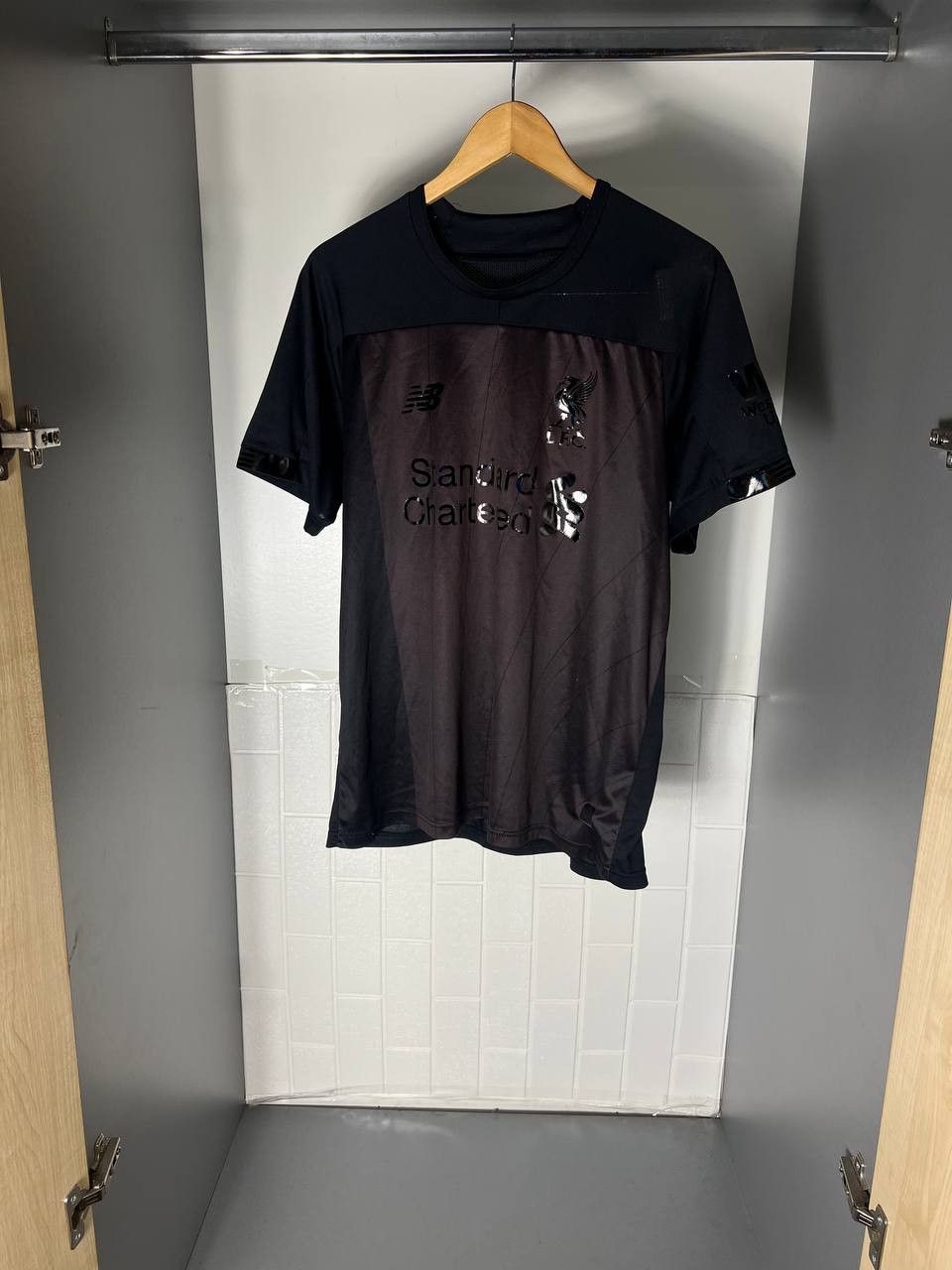 New Balance VINTAGE NEW BALANCE FC LIVERPOOL ENGLAND SOCCER JERSEY Y2K Size US L / EU 52-54 / 3 - 3 Thumbnail