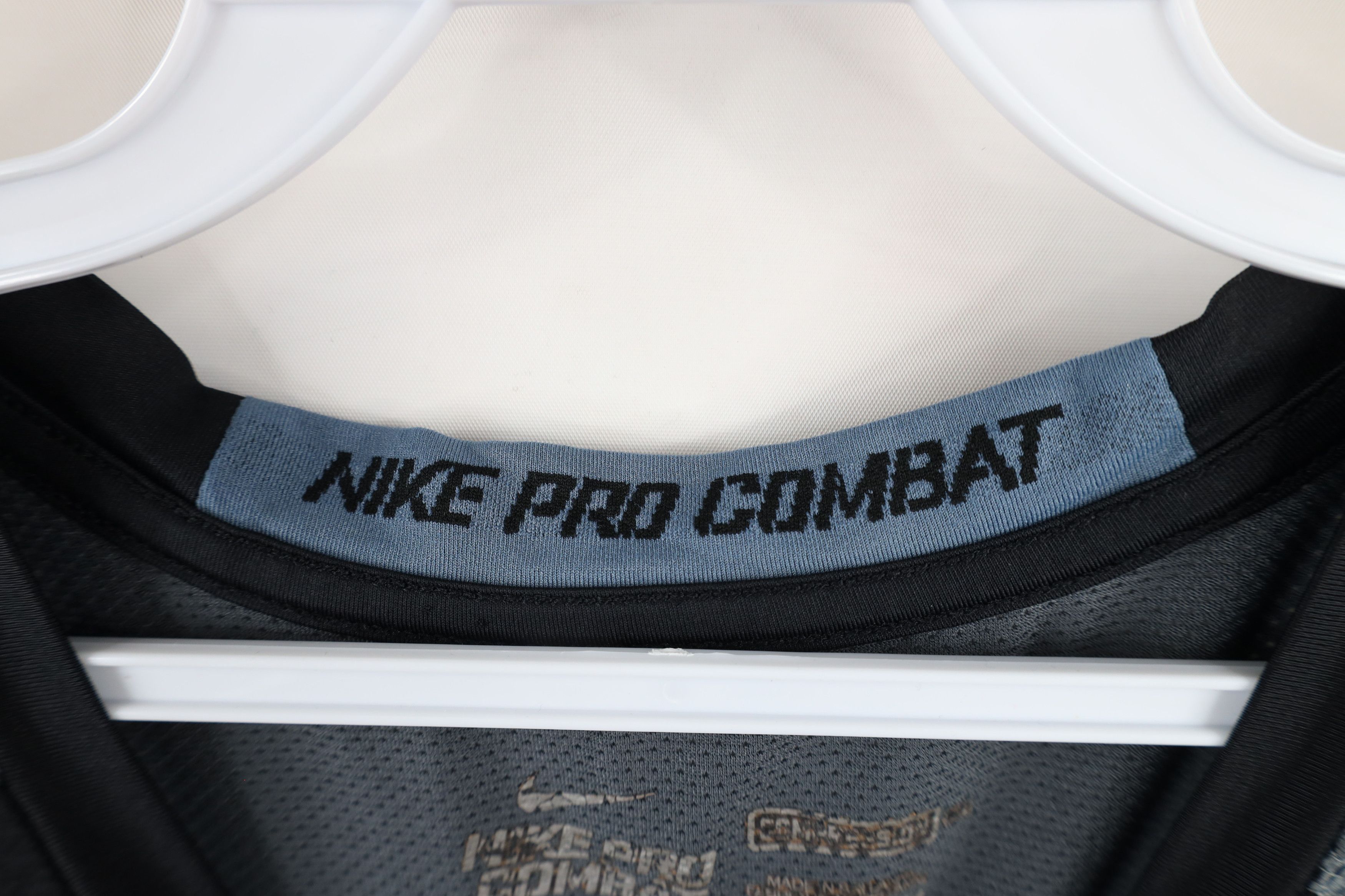 Nike × Vintage Nike Pro Combat Compression Training Sleeveless T-Shirt Size US L / EU 52-54 / 3 - 9 Thumbnail