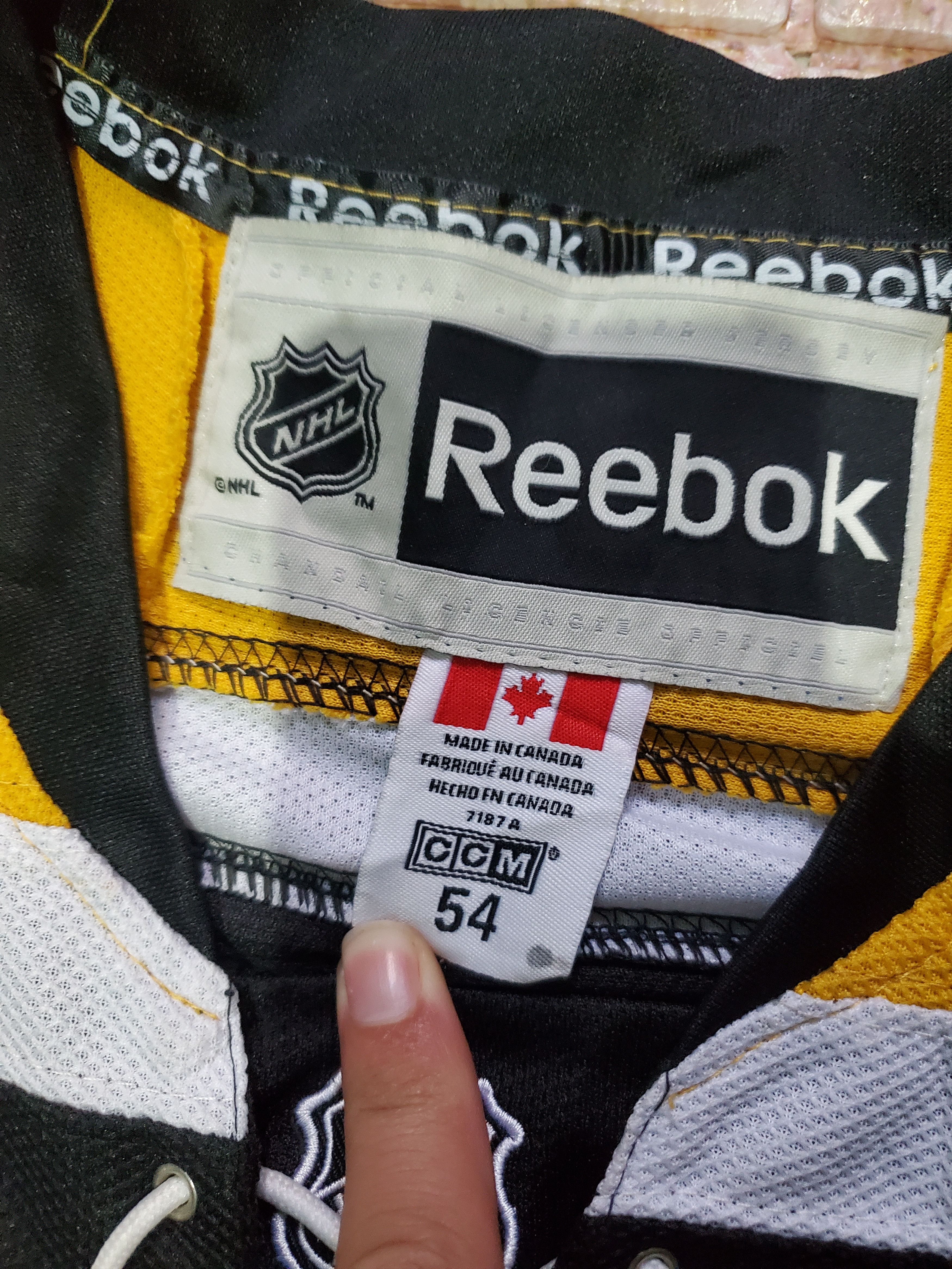 NHL Vintage Boston Bruins THOMAS #30 Jersey Reebok Shirt Size US XL / EU 56 / 4 - 7 Thumbnail