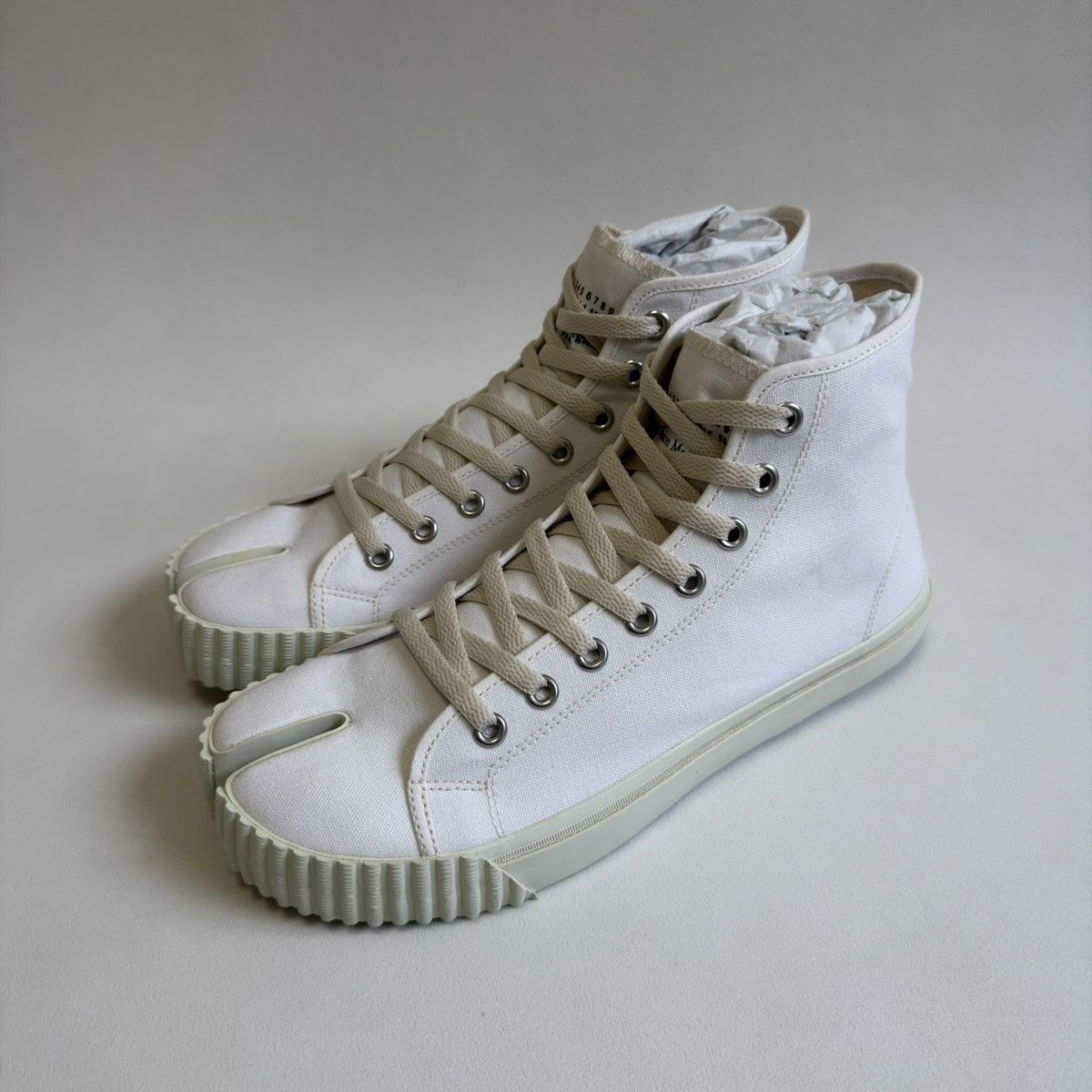 Maison Margiela White Canvas High Top Tabi Sneakers Size US 9 / EU 42 - 12 Thumbnail