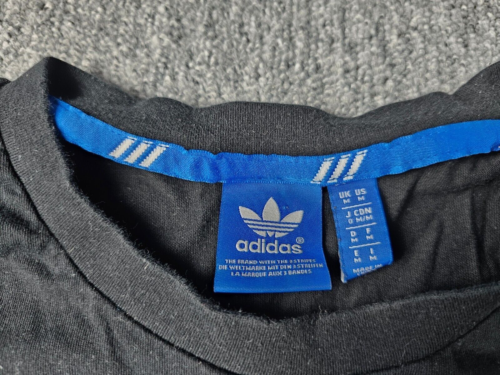 Adidas 2014 Adidas Originals Neon Sneaker Trefoil Graphic T-Shirt M Size US M / EU 48-50 / 2 - 5 Thumbnail