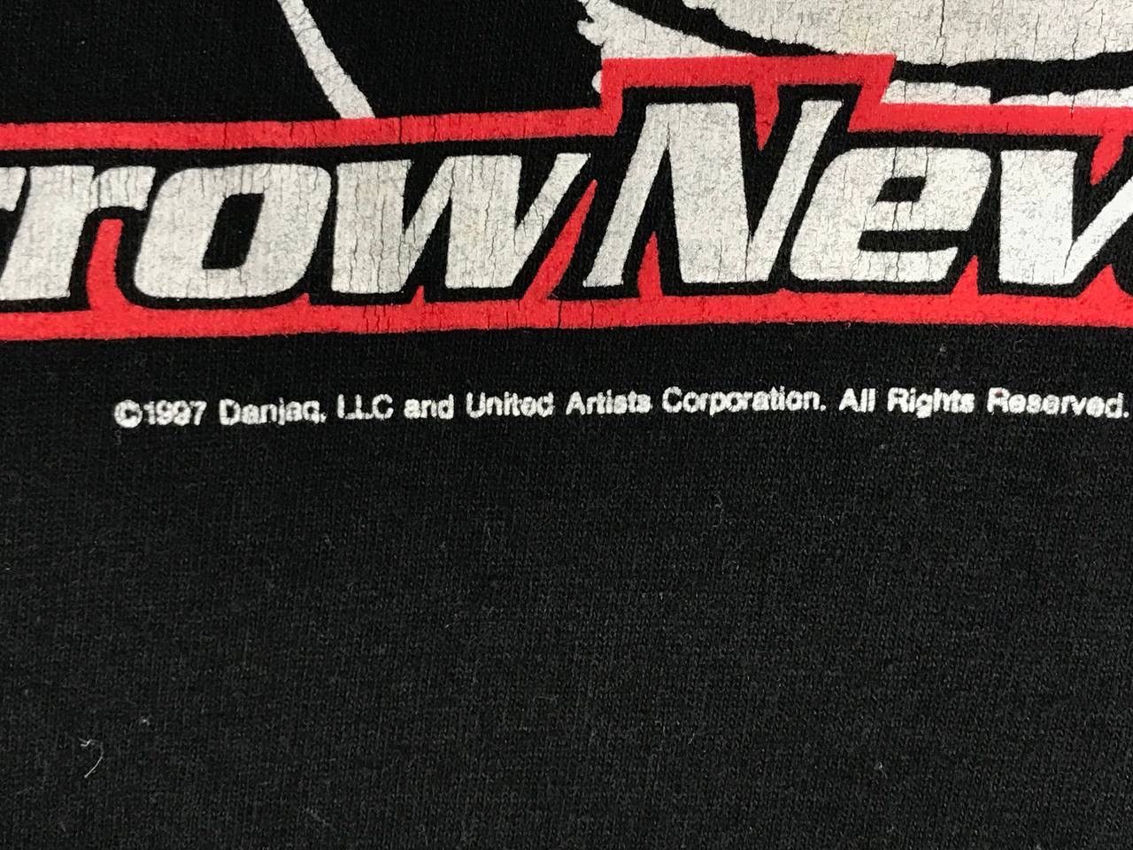 Band Tees vintage 1997 james bond 007 tomorrow never die Size US M / EU 48-50 / 2 - 4 Thumbnail