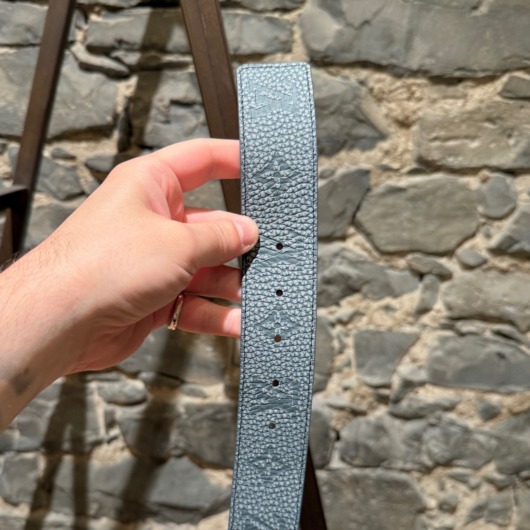 Louis Vuitton Louis Vuitton Taurillon Monogram LV Shape Reversible Belt Size ONE SIZE - 9 Thumbnail