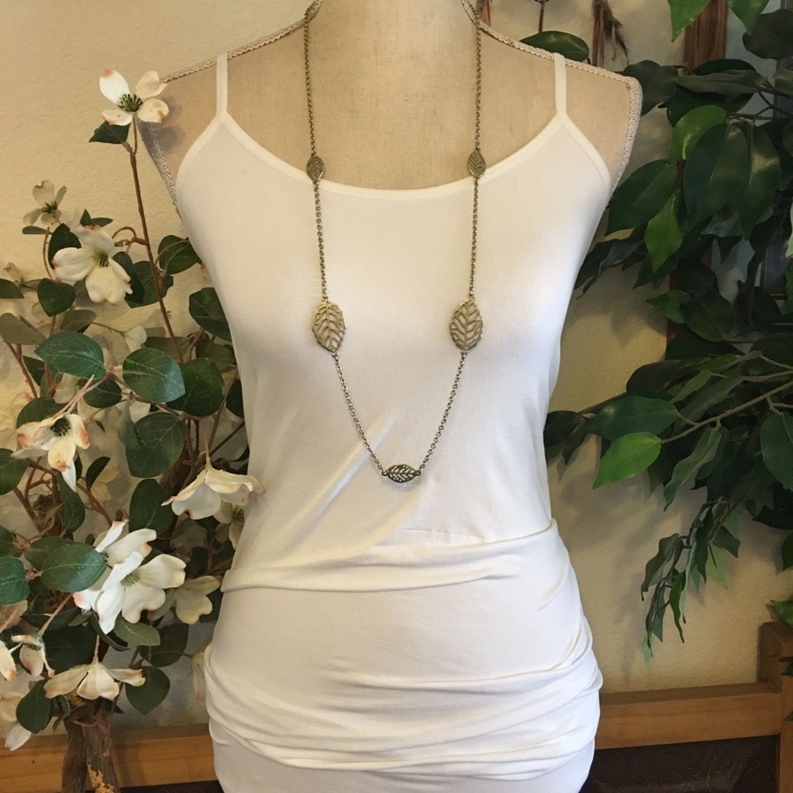 Jewelry Matte gold leaf design necklace and earring set Size ONE SIZE - 3 Thumbnail