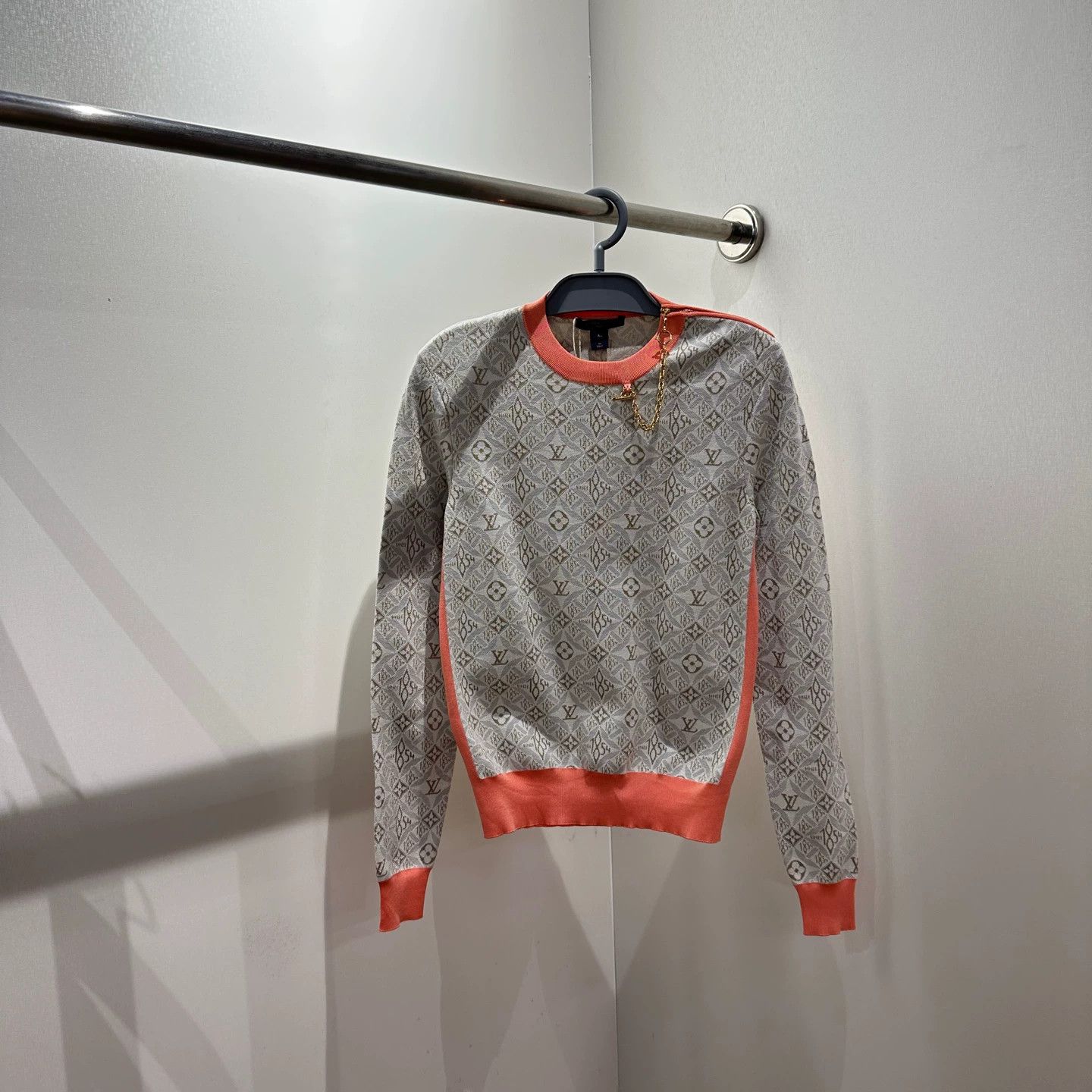 Louis Vuitton Louis Vuitton Monogram Knit LS Gold Chain Silk XS Size XS / US 0-2 / IT 36-38 - 1 Thumbnail