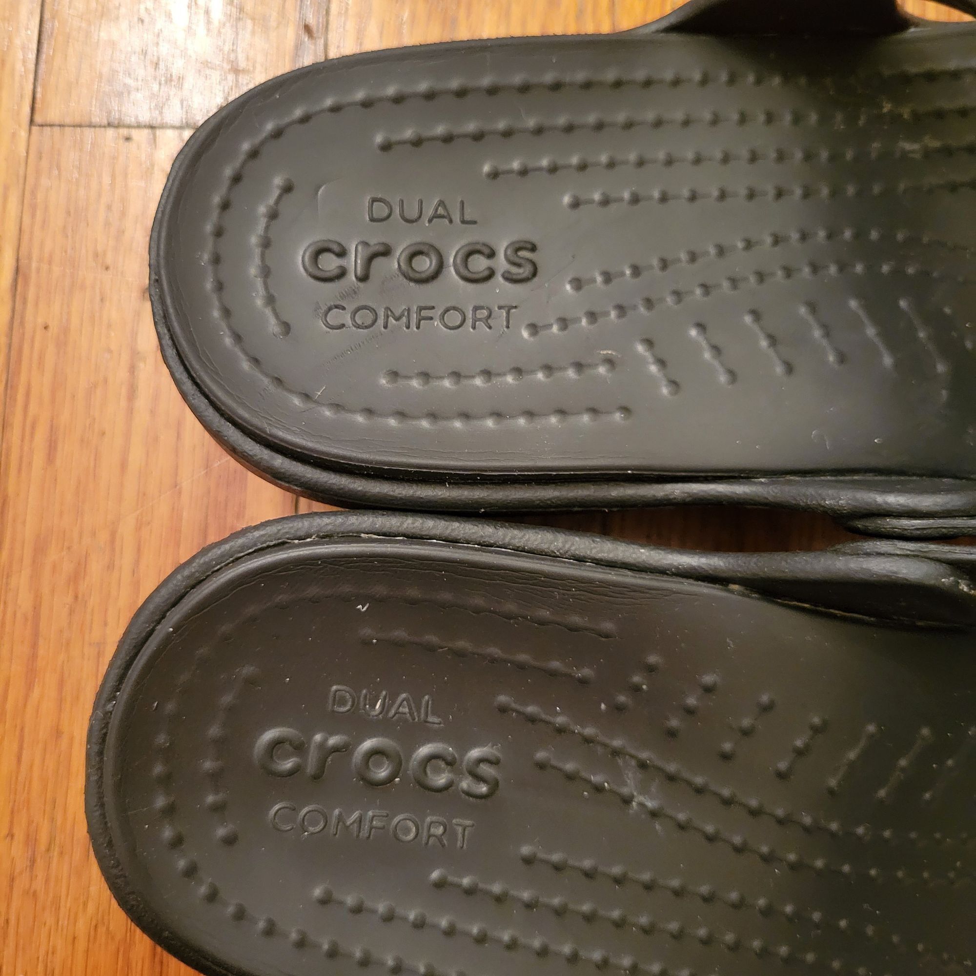 Crocs Crocs Comfort Black Thong Sandals Silver Hammered Medallion Size US 11 / IT 41 - 4 Thumbnail