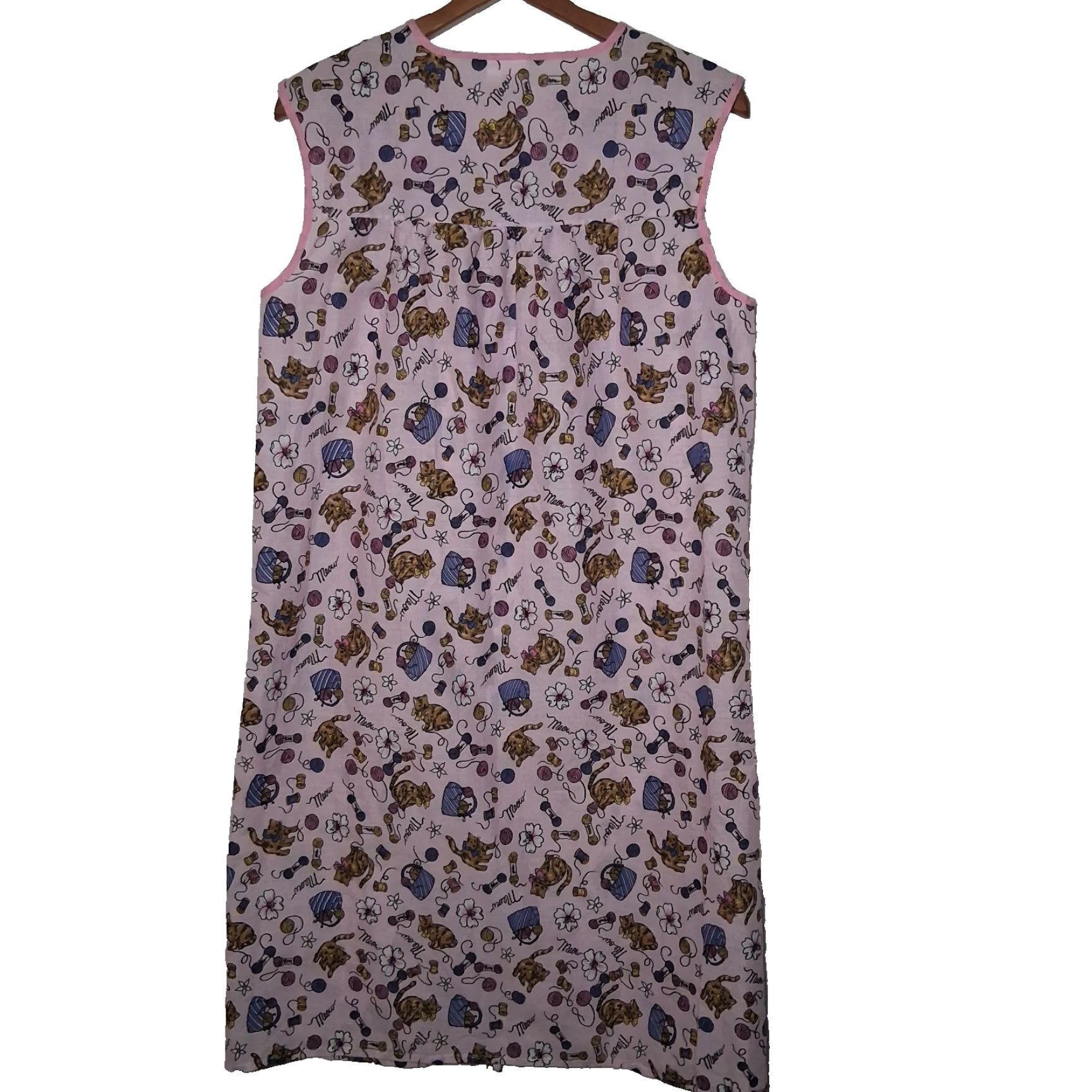 Vintage VINTAGE Artistic Creations House Dress Nightgown M Pink Cat Knitting Snap Front Gown Women size M with Pockets Size M / US 6-8 / IT 42-44 - 2 Thumbnail