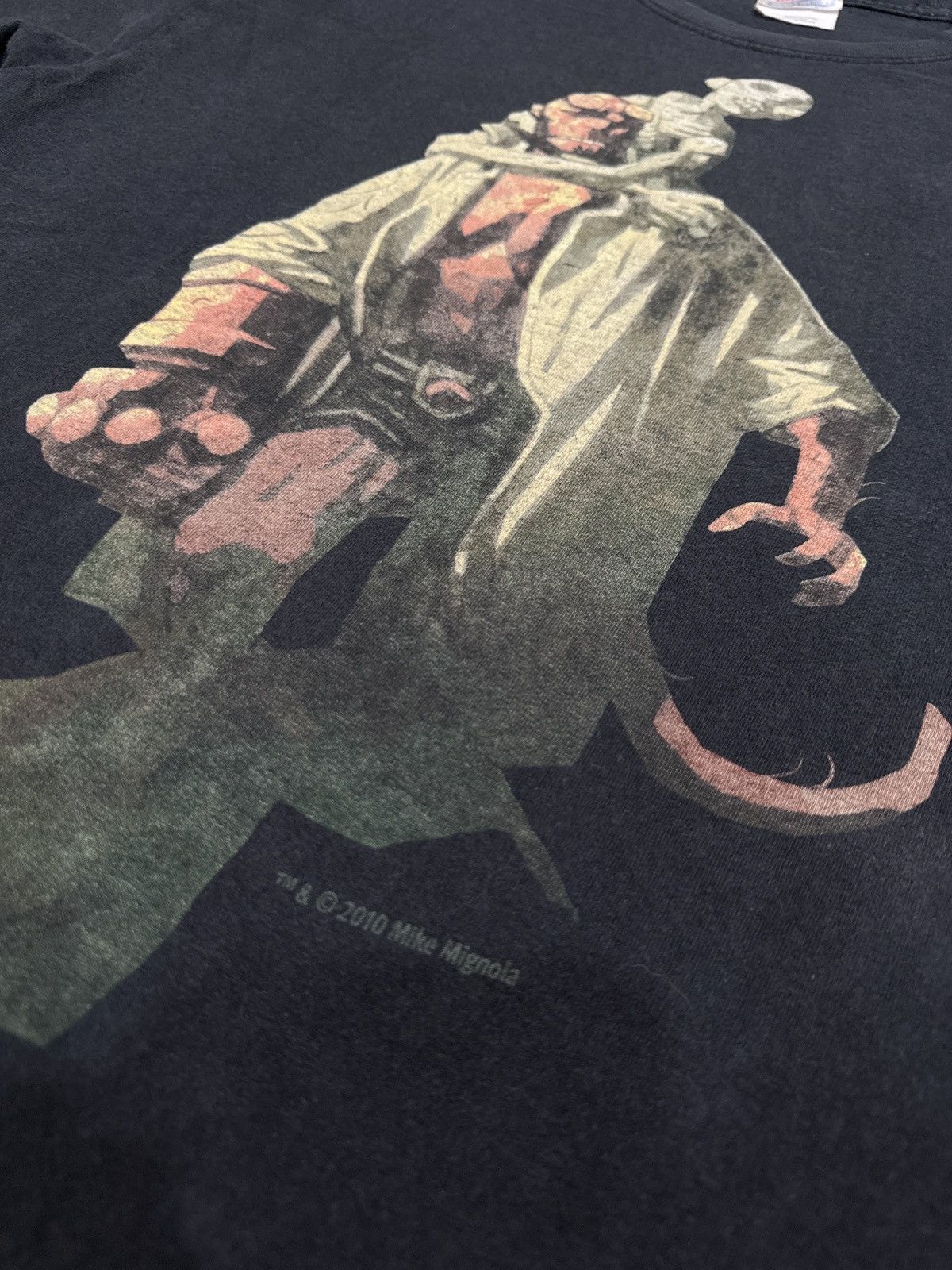 Vintage ‼️Vintage Hellboy short by mike mignola ‼️ Size US L / EU 52-54 / 3 - 4 Thumbnail
