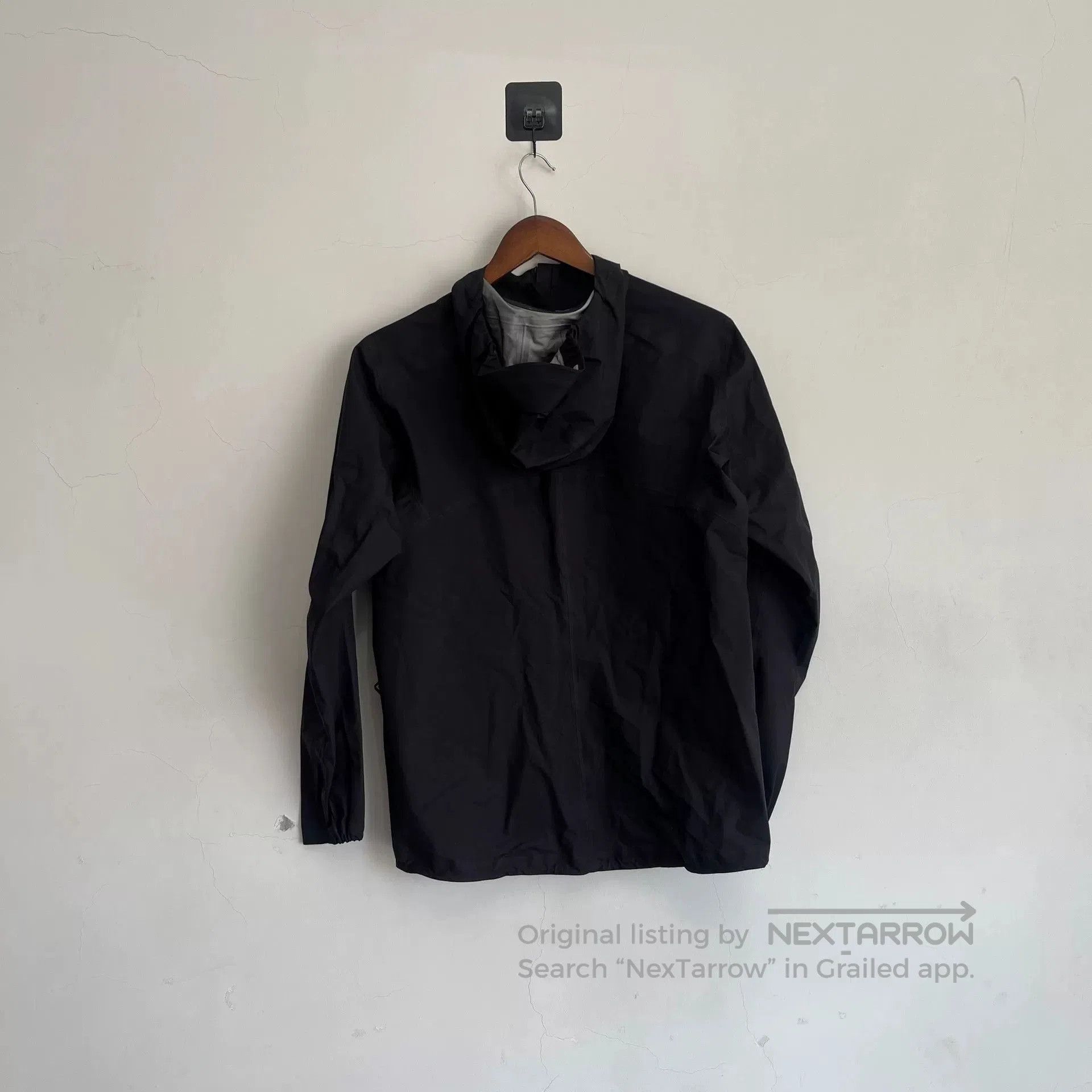 Arc'teryx Arcteryx Women's Black Hooded Jacket. Size S / US 4 / IT 40 - 2 Thumbnail